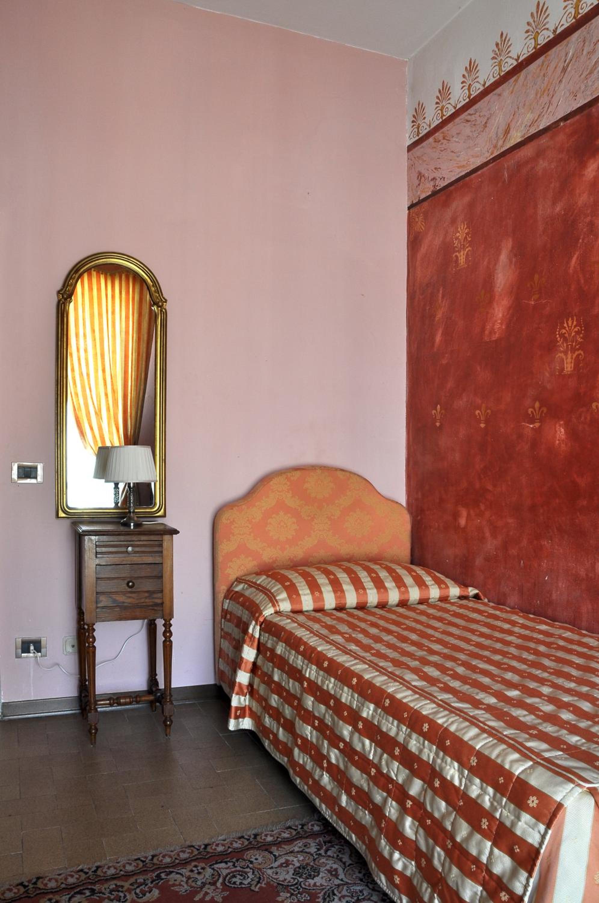 Twin Room with Private External Bathroom photo 2