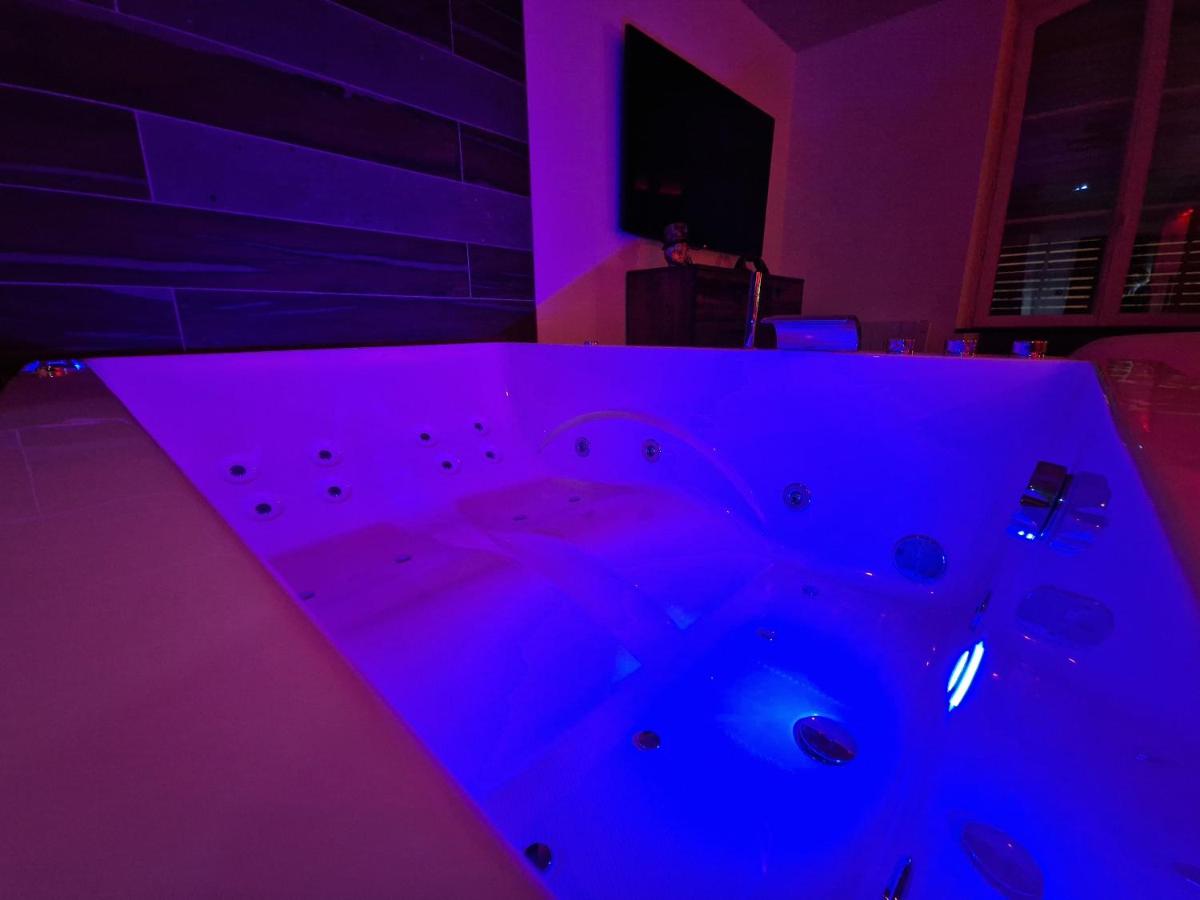 Studio with Spa Bath - Photo 9