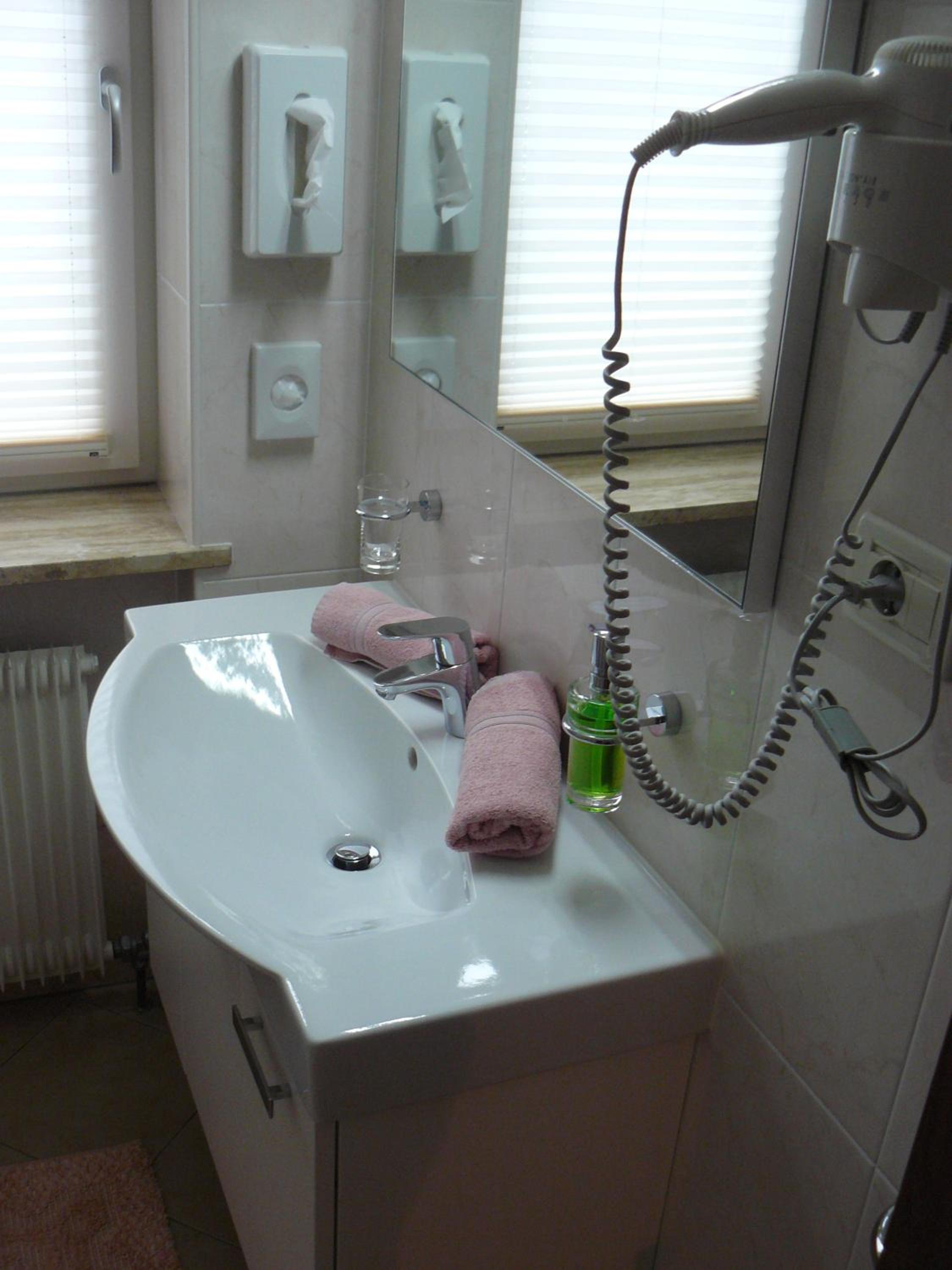 Economy Double Room With Balcony photo 2