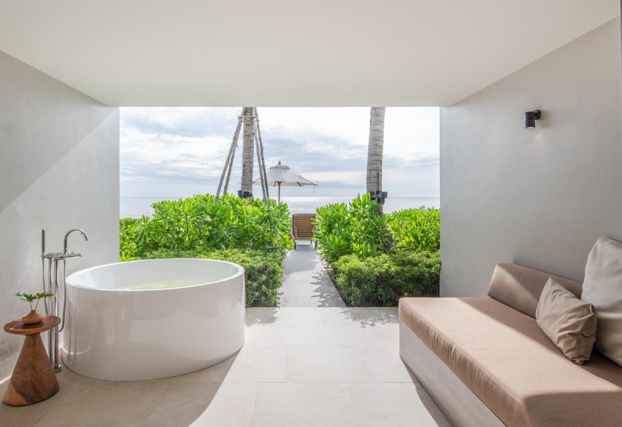 Mini Suite Beachfront King Room - Photo 17