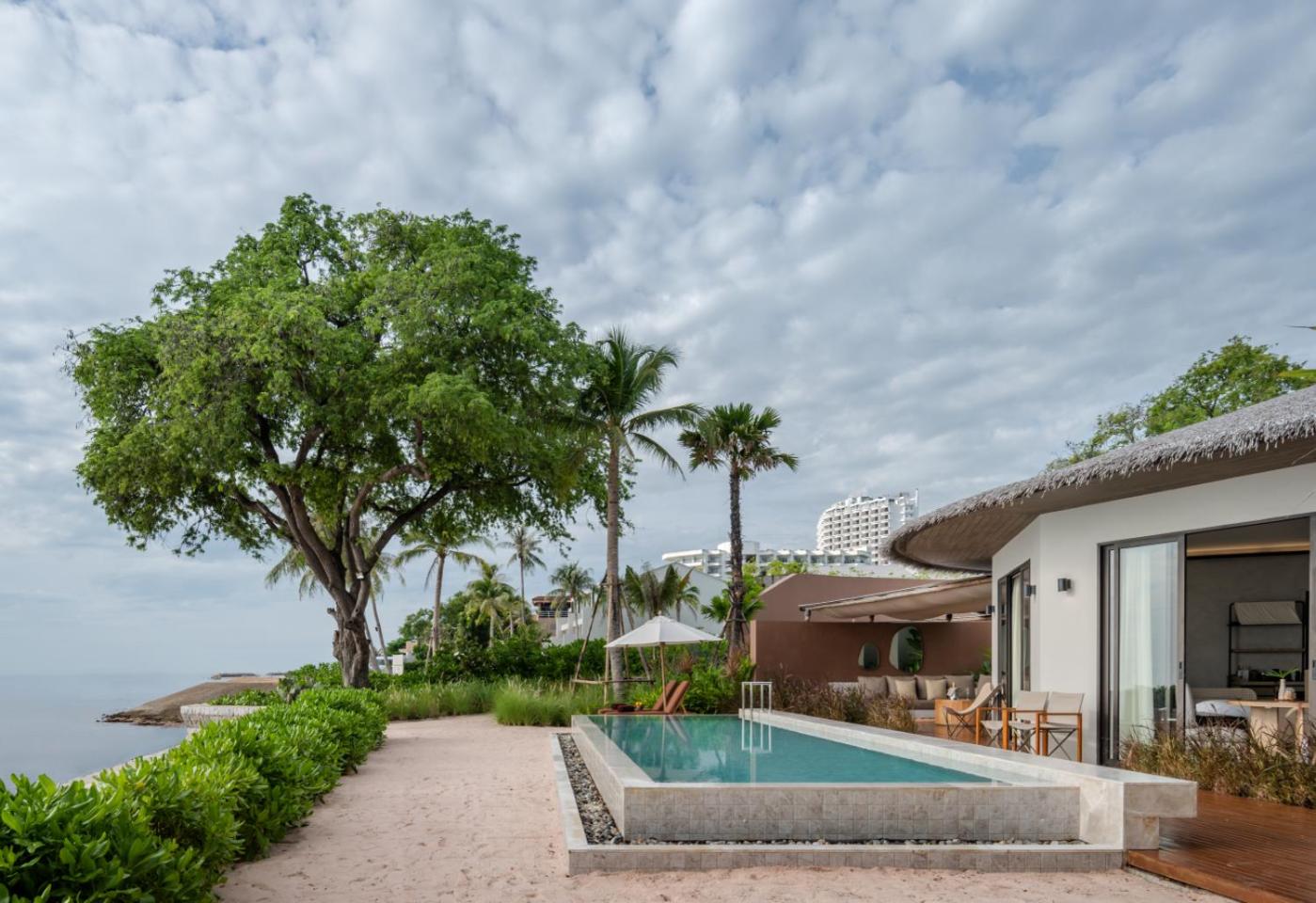 Pool Villa with Beach Front - Photo 13
