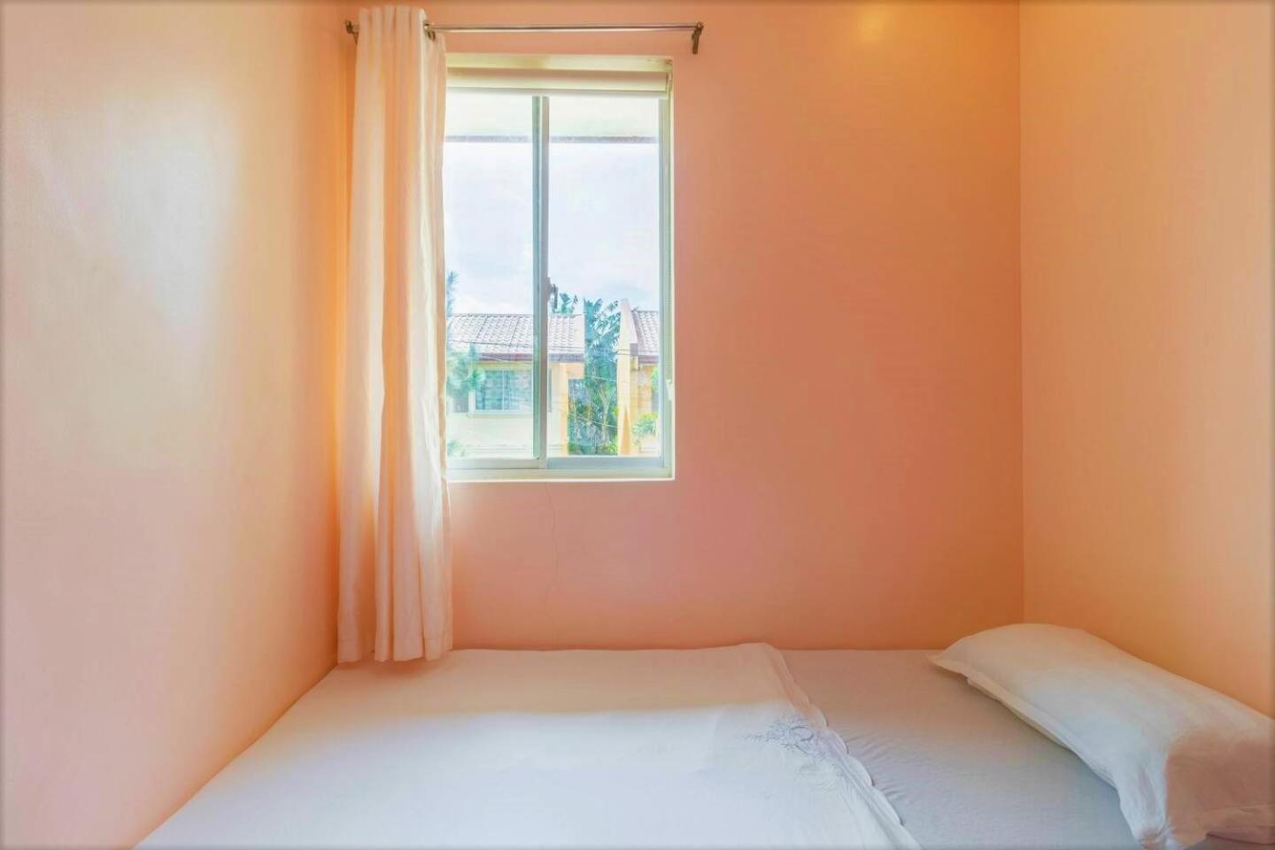 Three-Bedroom House photo 3