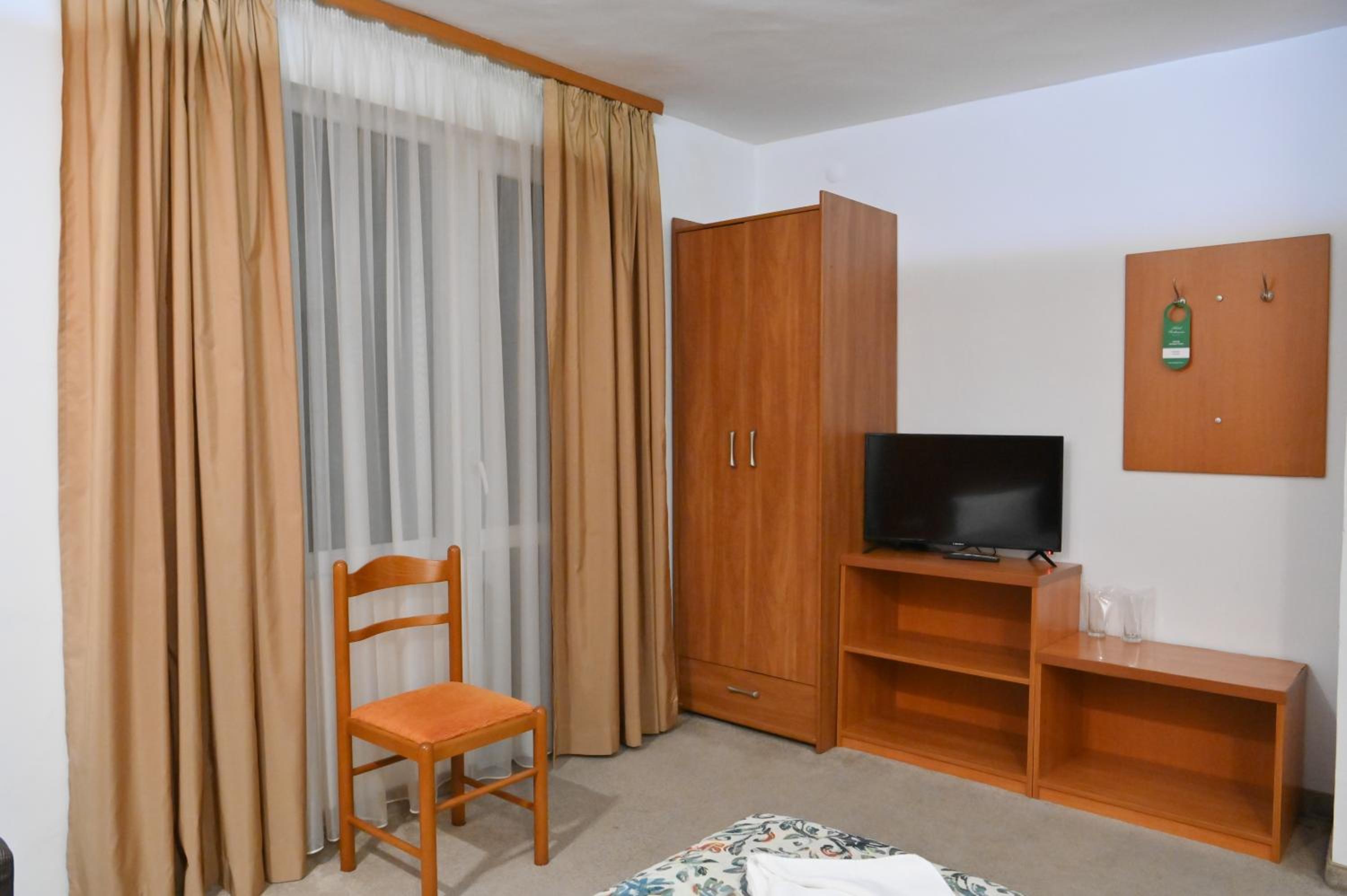 Deluxe Double Room with Balcony - Photo 4