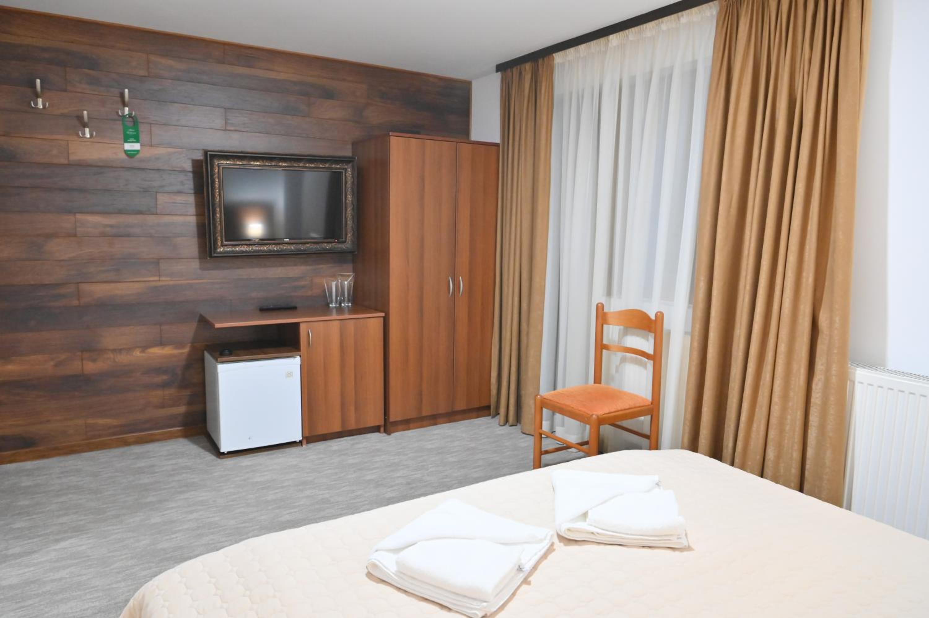 Deluxe Double Room with Balcony - Photo 3