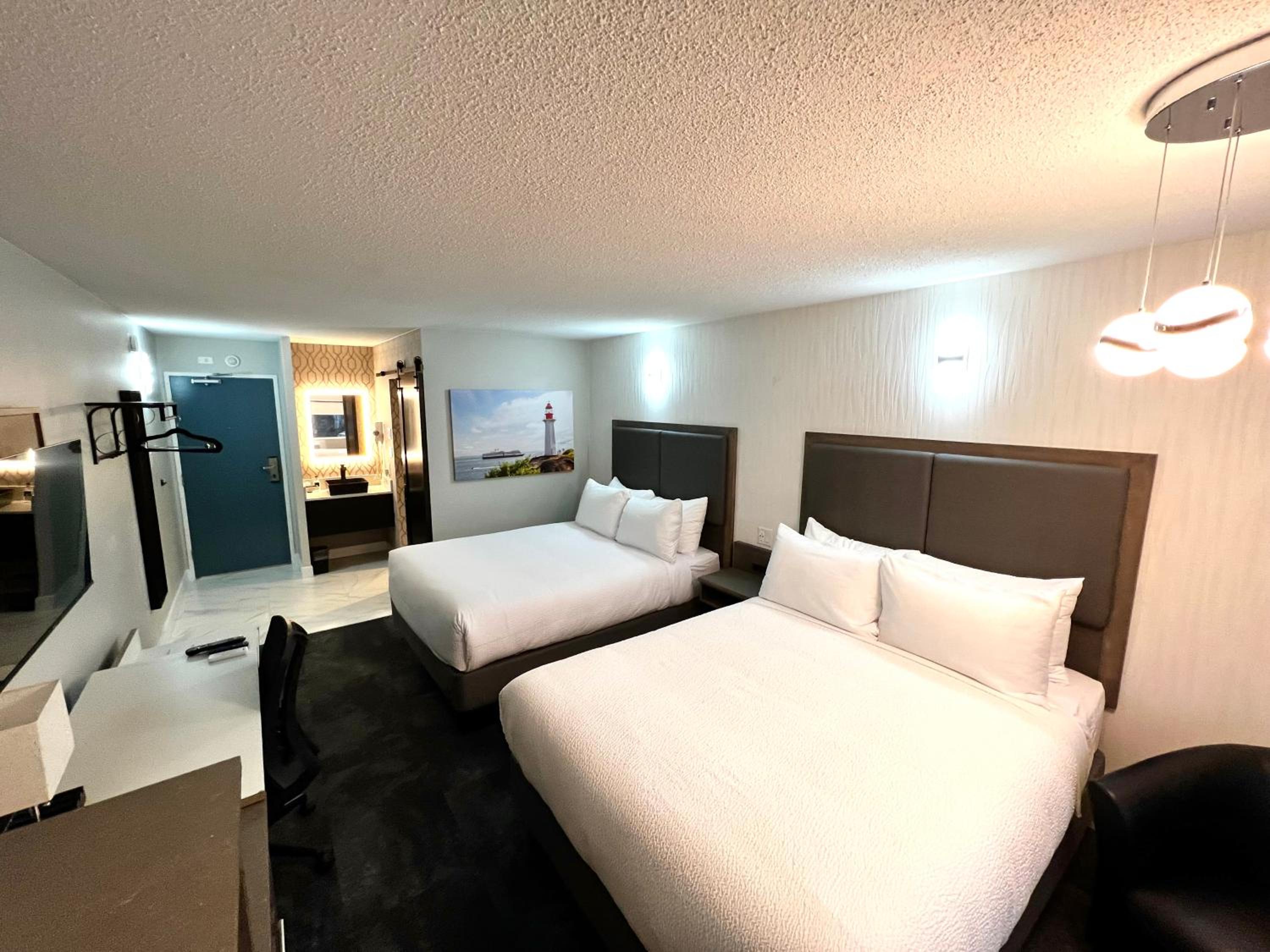Queen Room with Two Queen Beds - Non-Smoking - Photo 1