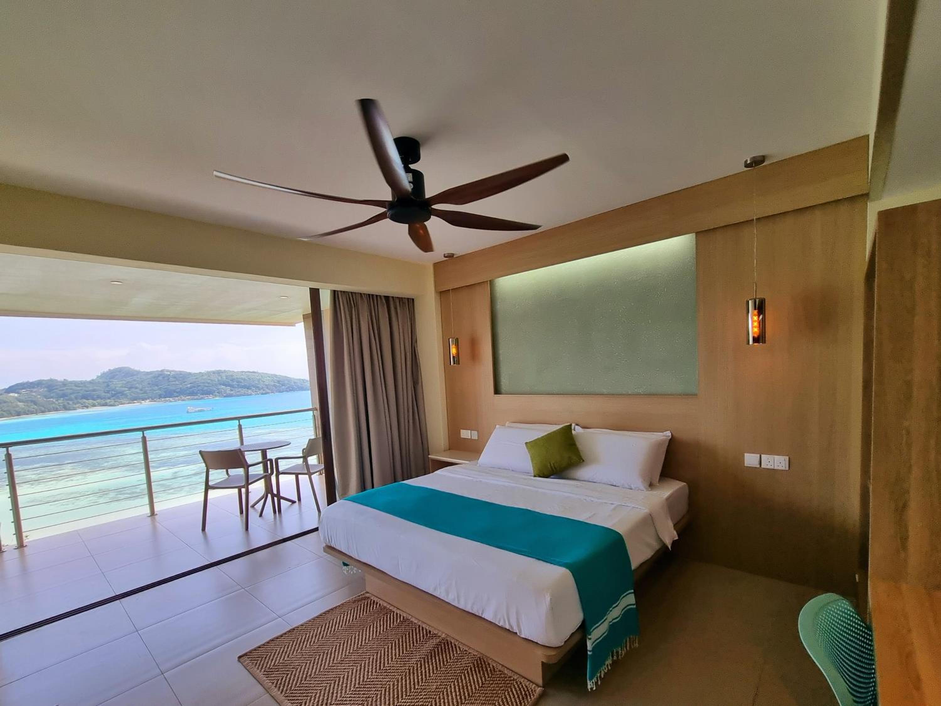 Deluxe Double Room with Balcony and Sea View