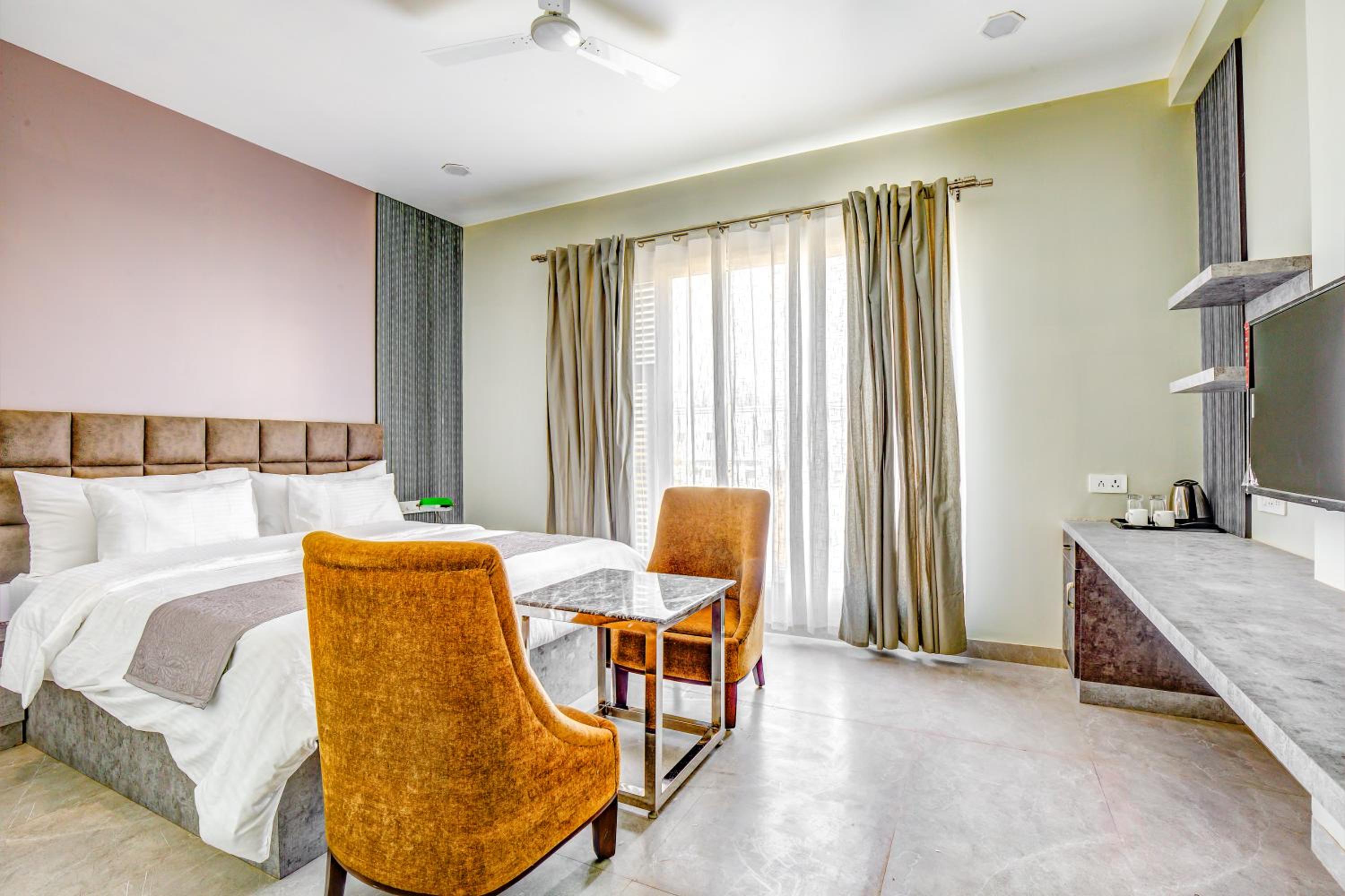 Deluxe Room - Photo 3