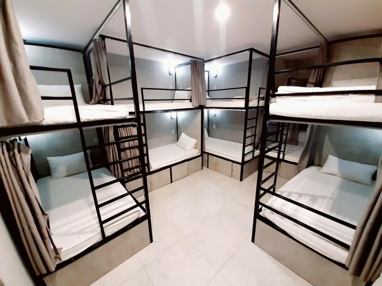 10-Bed Mixed Dormitory Room photo 1