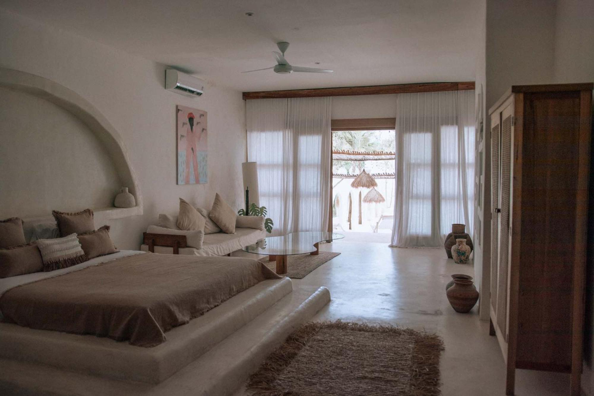 Junior Suite with Pool View - Photo 2