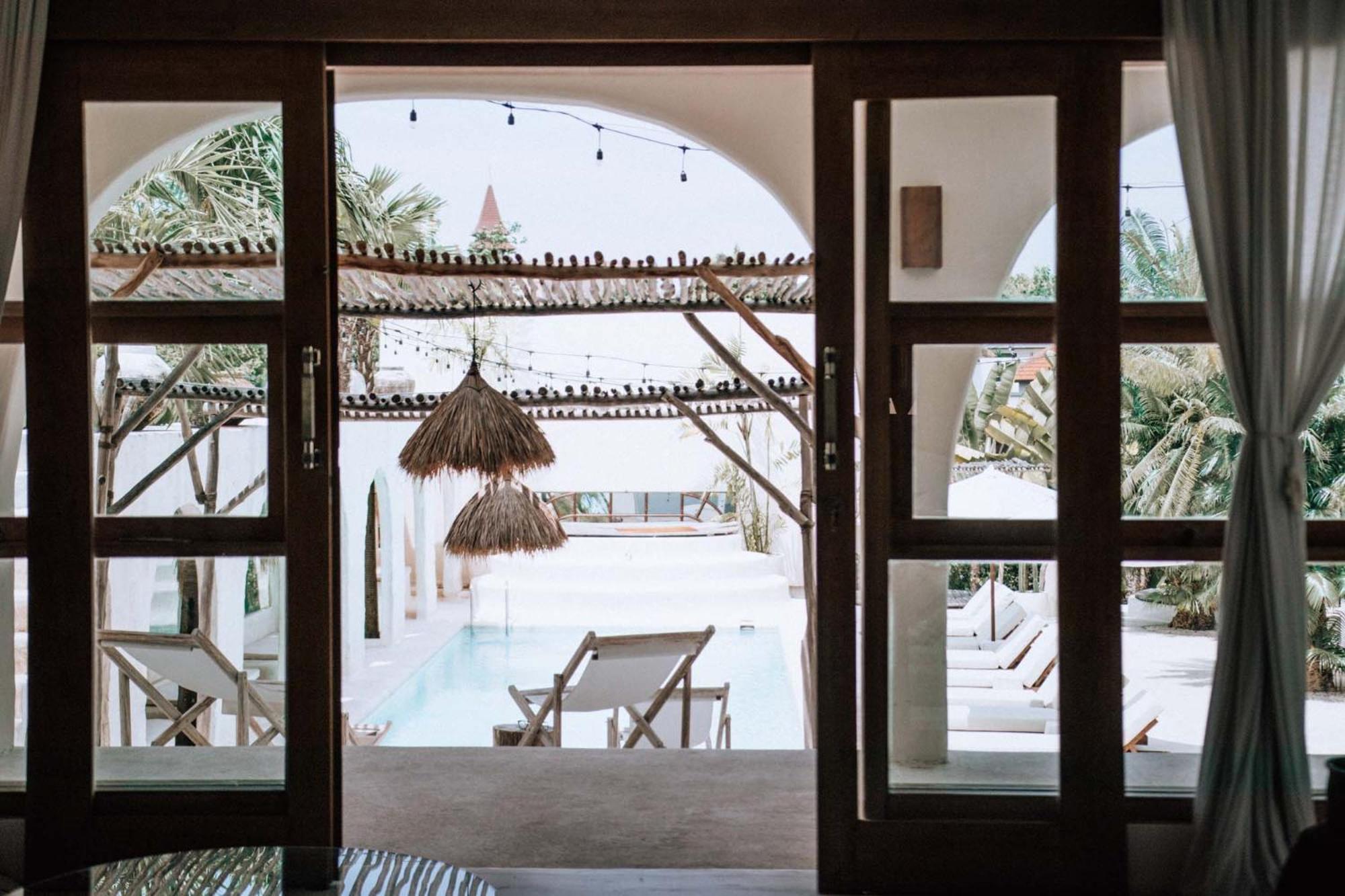 Junior Suite with Pool View - Photo 18
