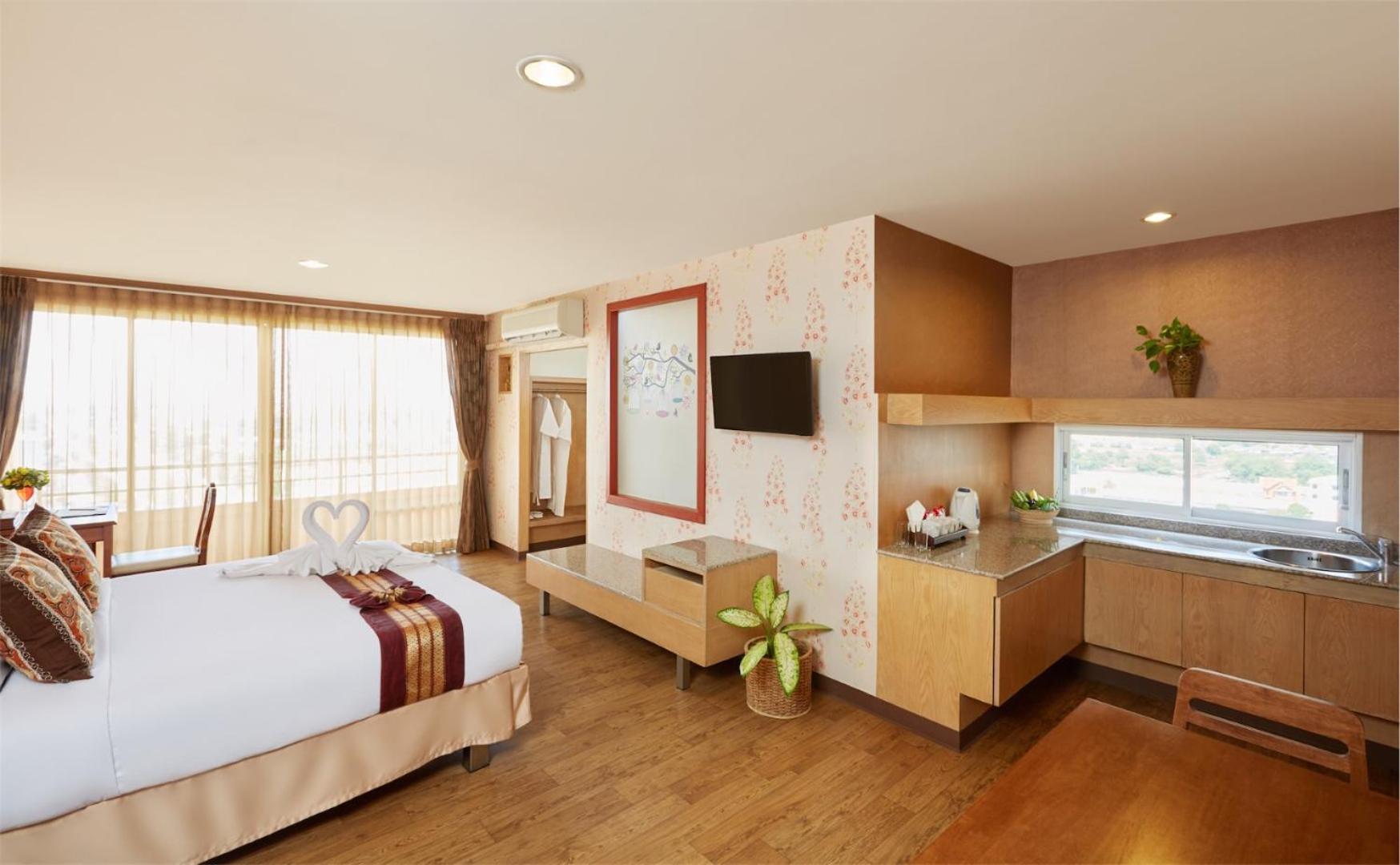 King Suite - Photo 3