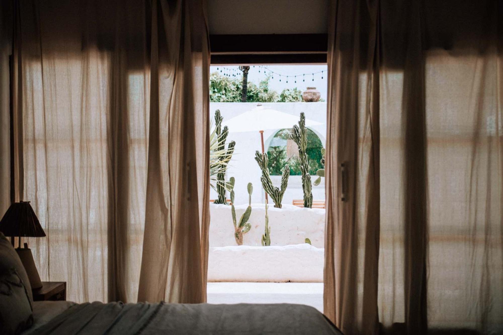 Suite with Pool View - Photo 5