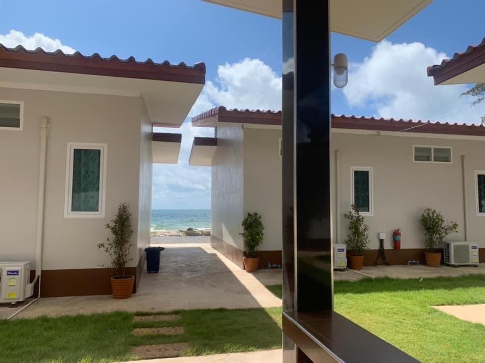 Bungalow with Sea View photo 3