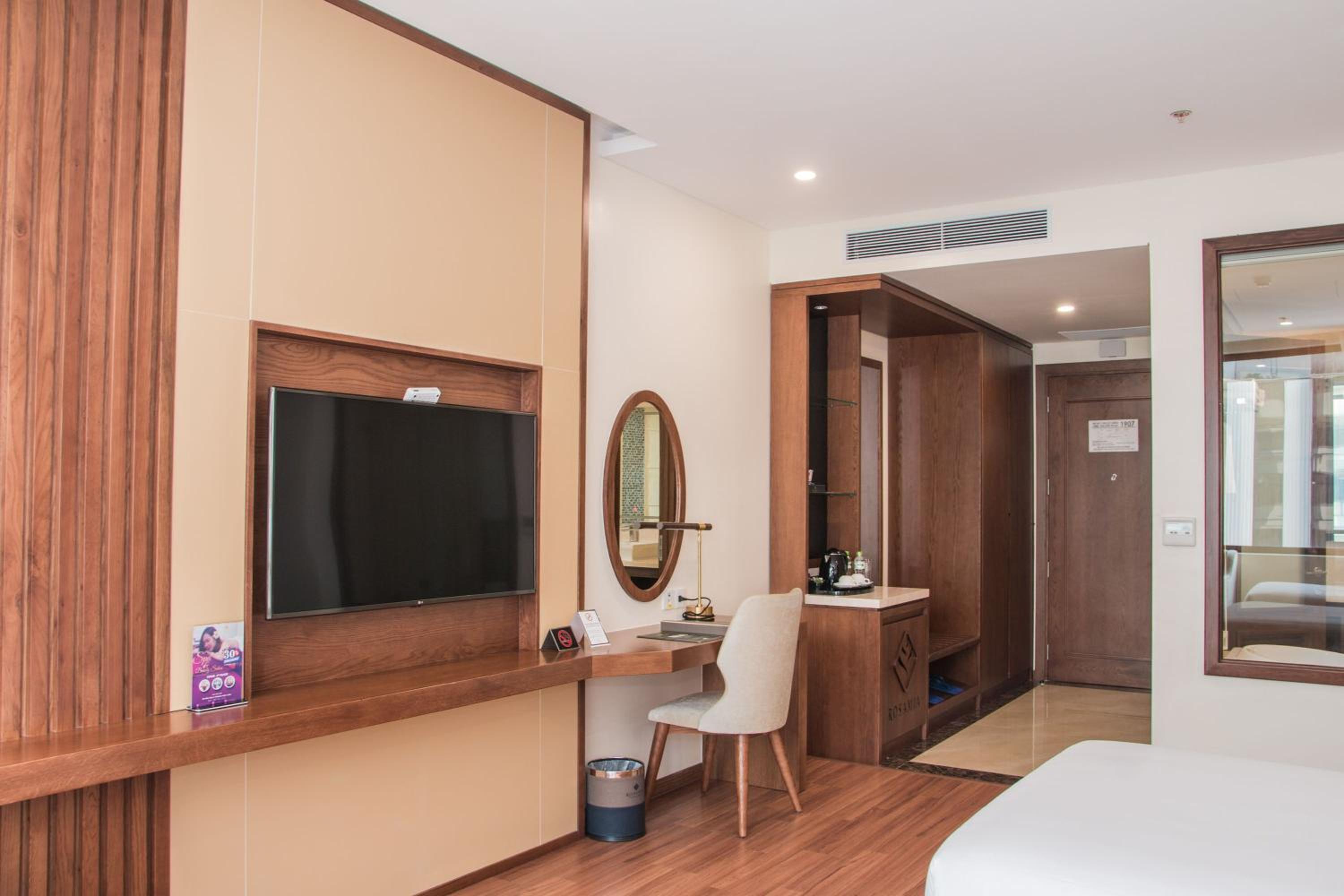 Grand Triple Room , Partial Ocean View with Afternoon Tea Per Stay photo 3