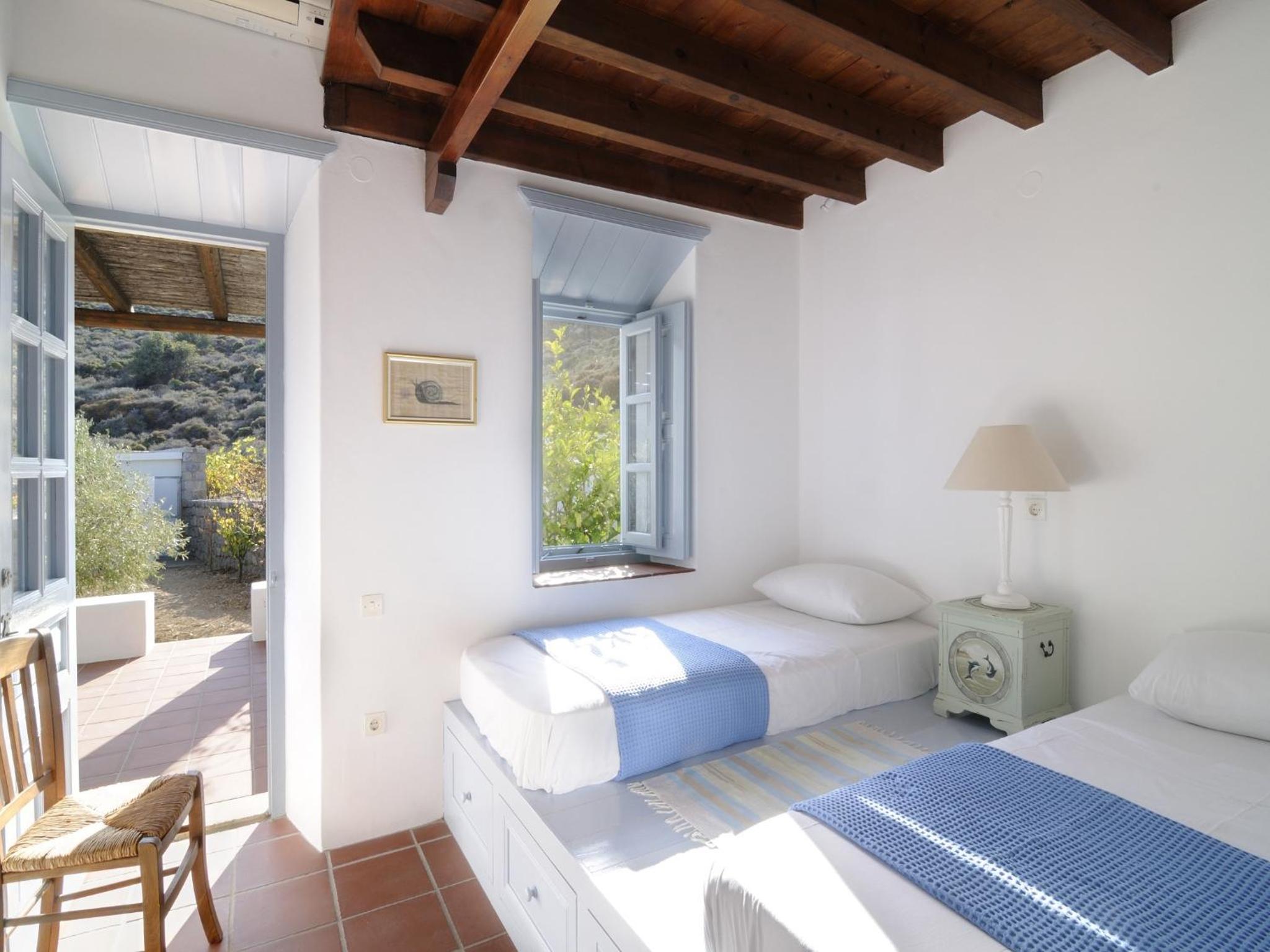 Two-Bedroom Apartment with Sea View - Photo 4