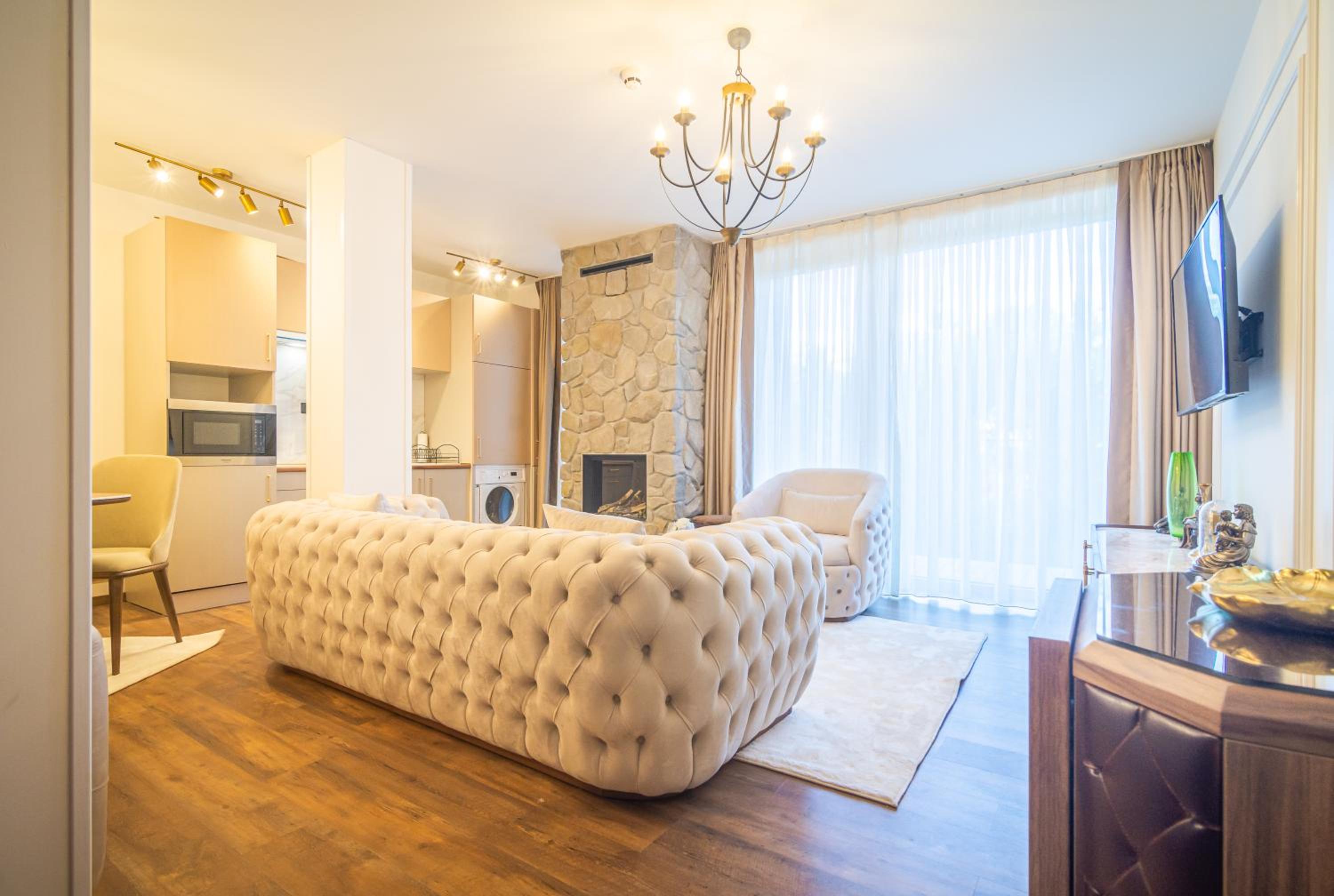 Apartment with Terrace - Photo 4