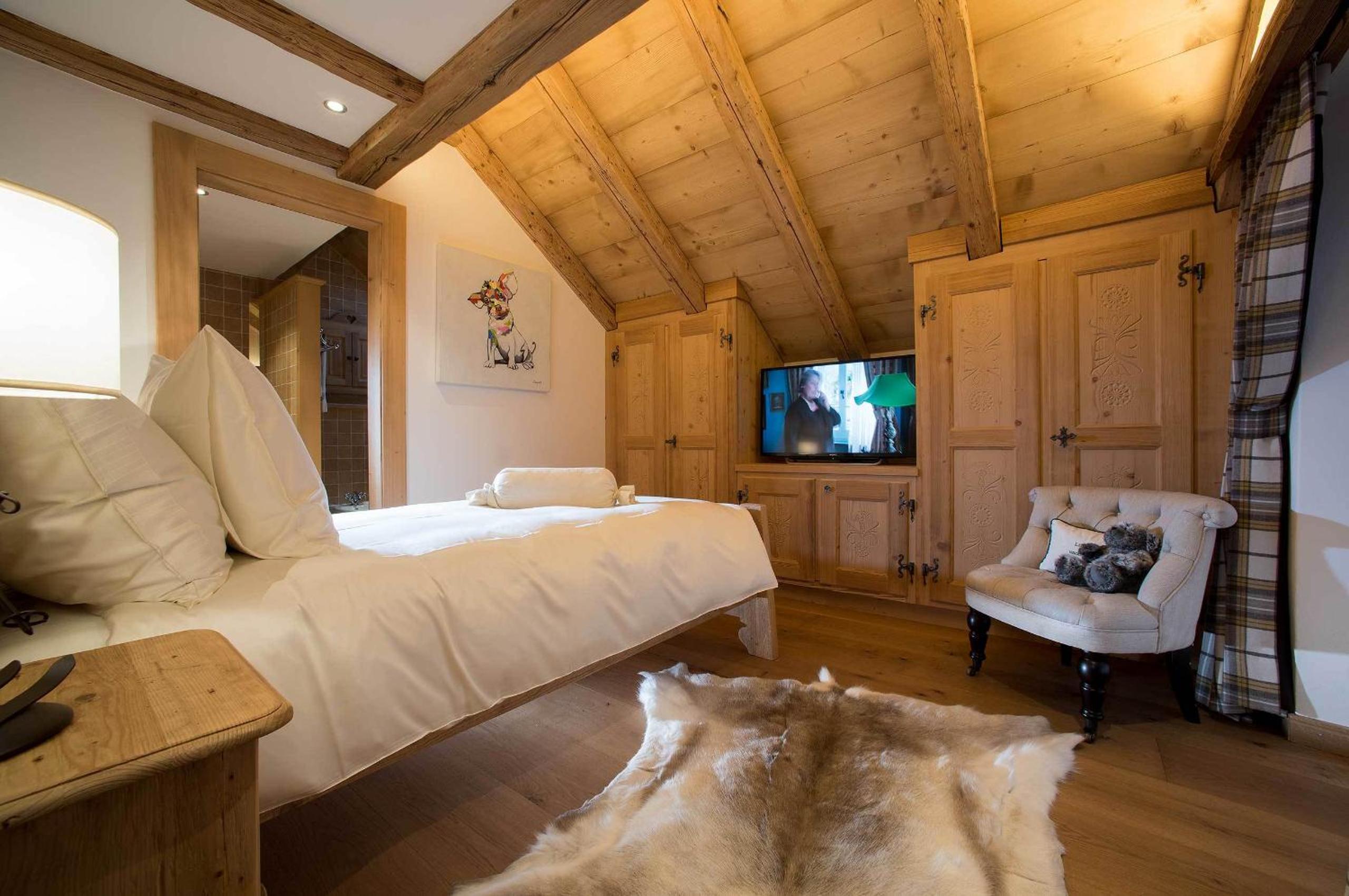 Suite 19 - Photo 5