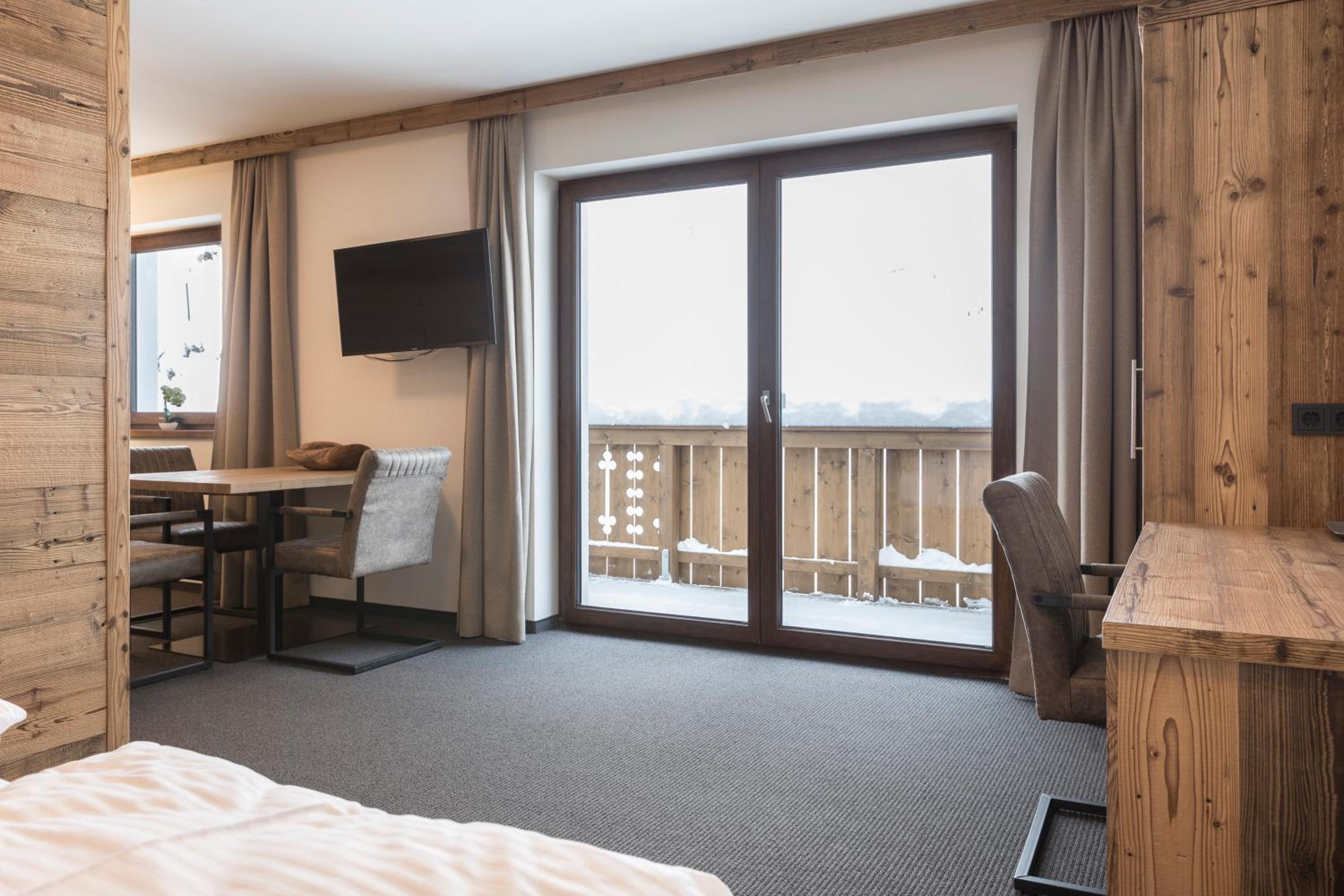 Junior Suite with Kitchenette photo 3