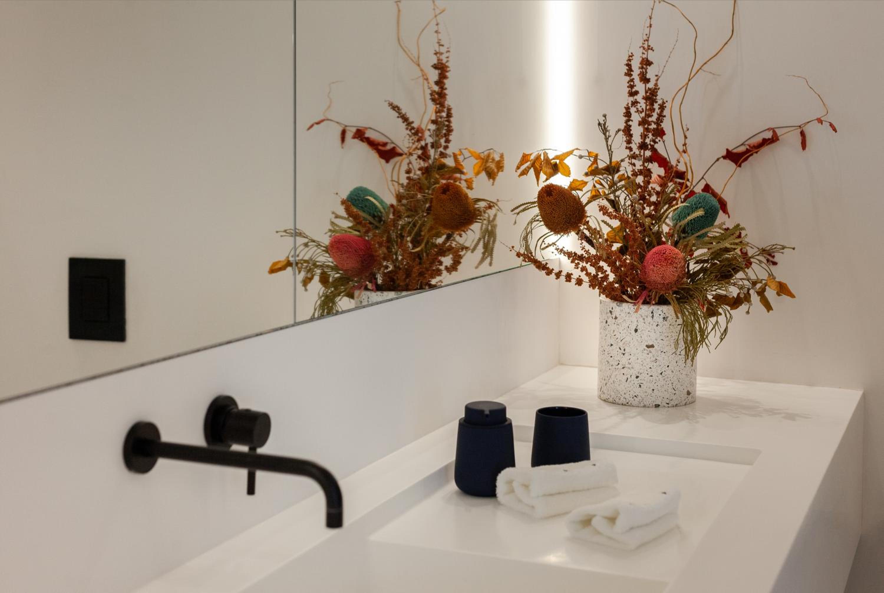 Executive Suite - Photo 6