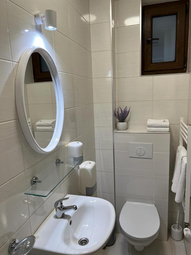 Twin Room with Private Entrance - Photo 4