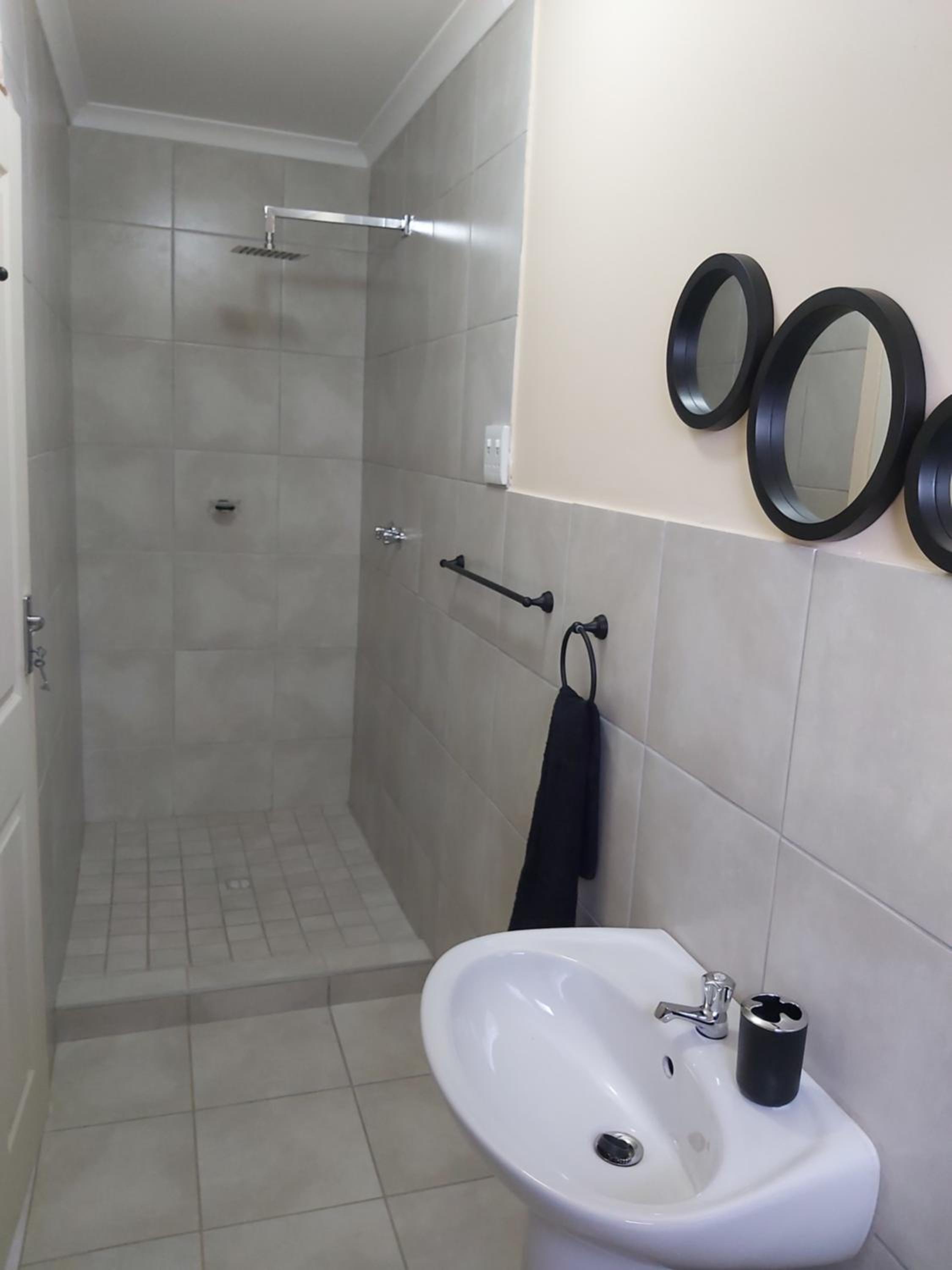 Deluxe Double Room with Shower photo 2
