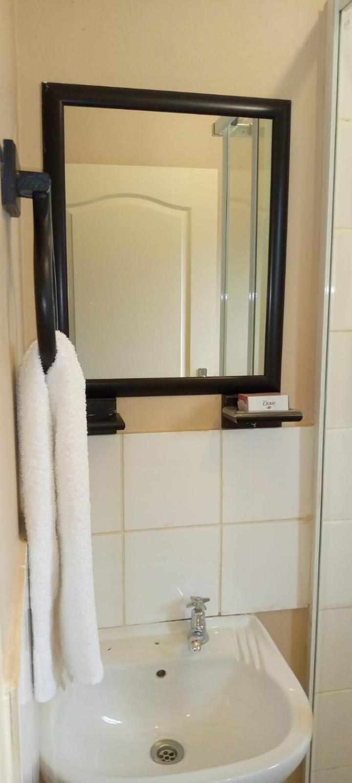 Family Room with Shared Bathroom photo 2