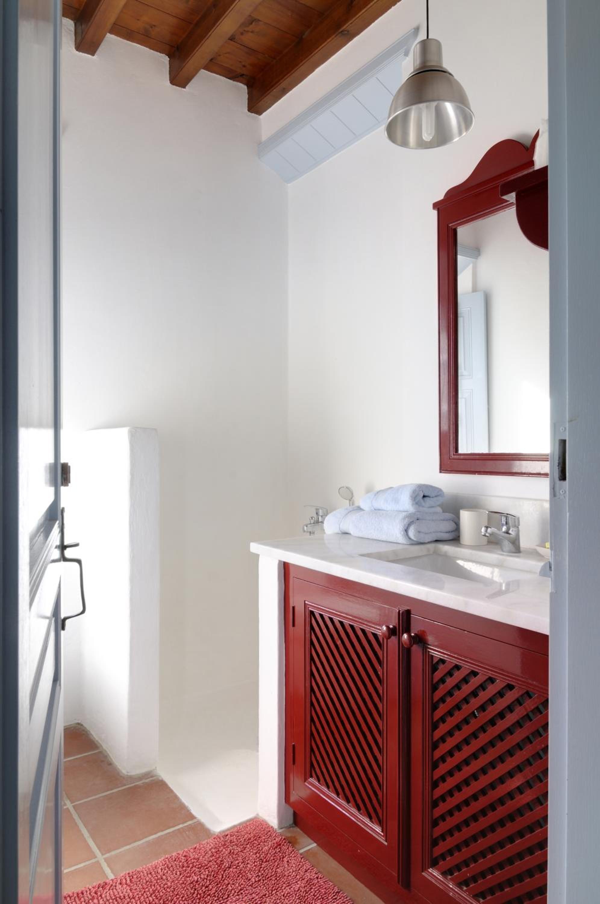 Deluxe One-Bedroom Apartment with Sea View photo 3