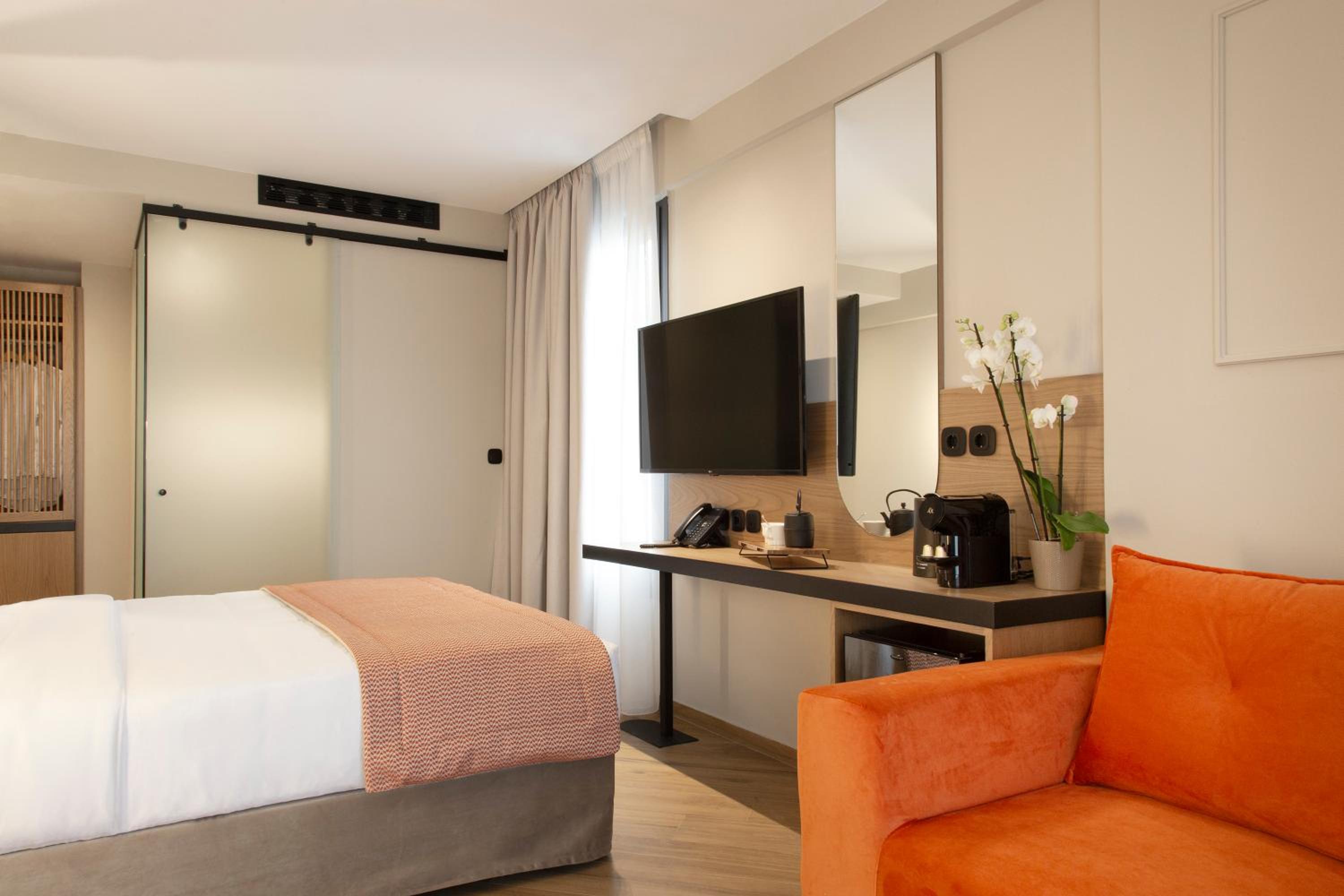 Superior Room City View - Photo 5