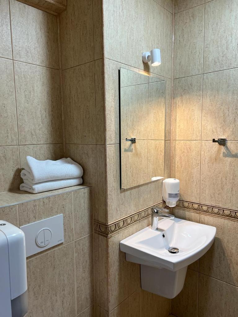 Family Room with Shower - Photo 3