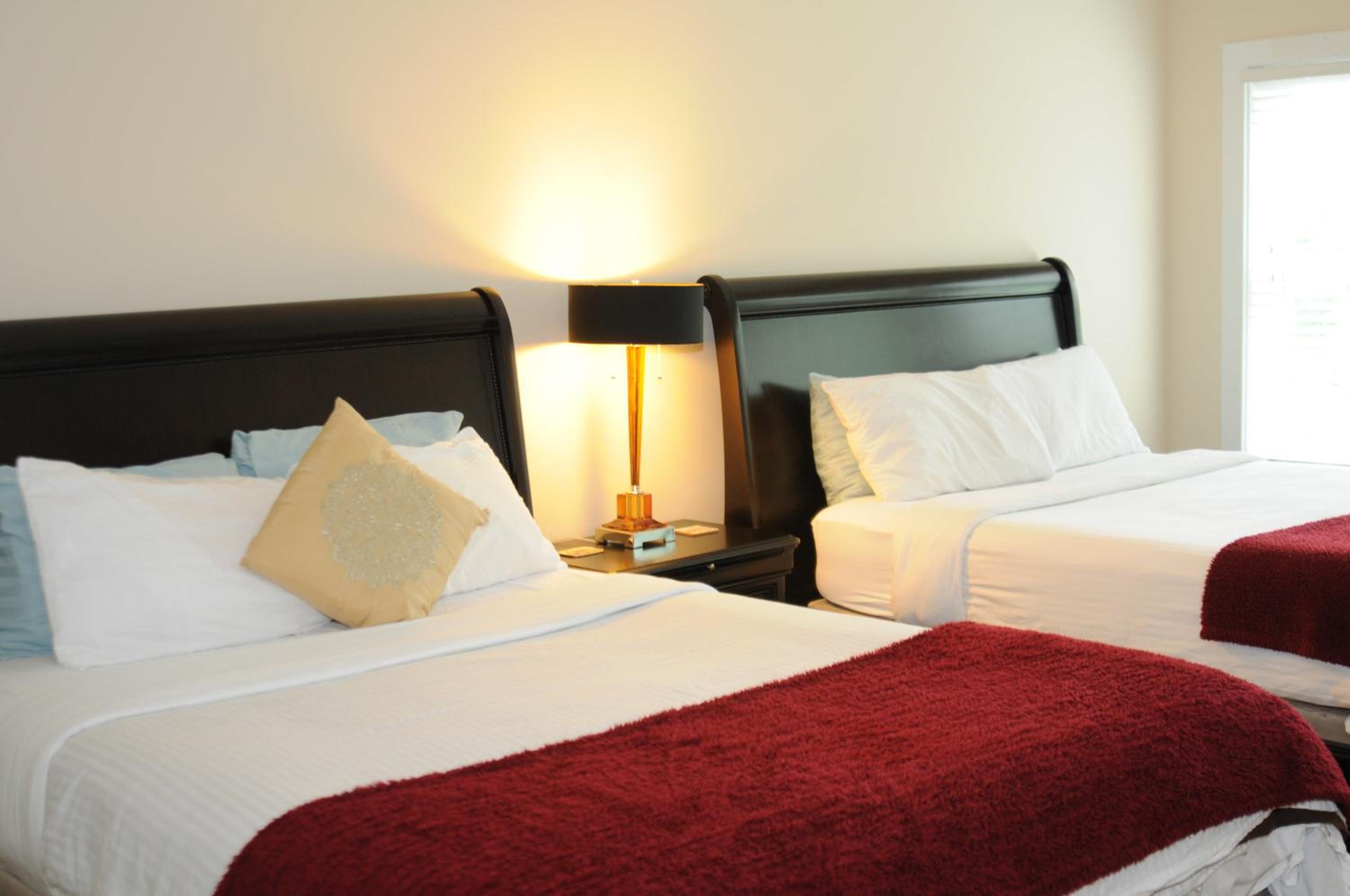 Queen Suite with Two Queen Beds photo 1