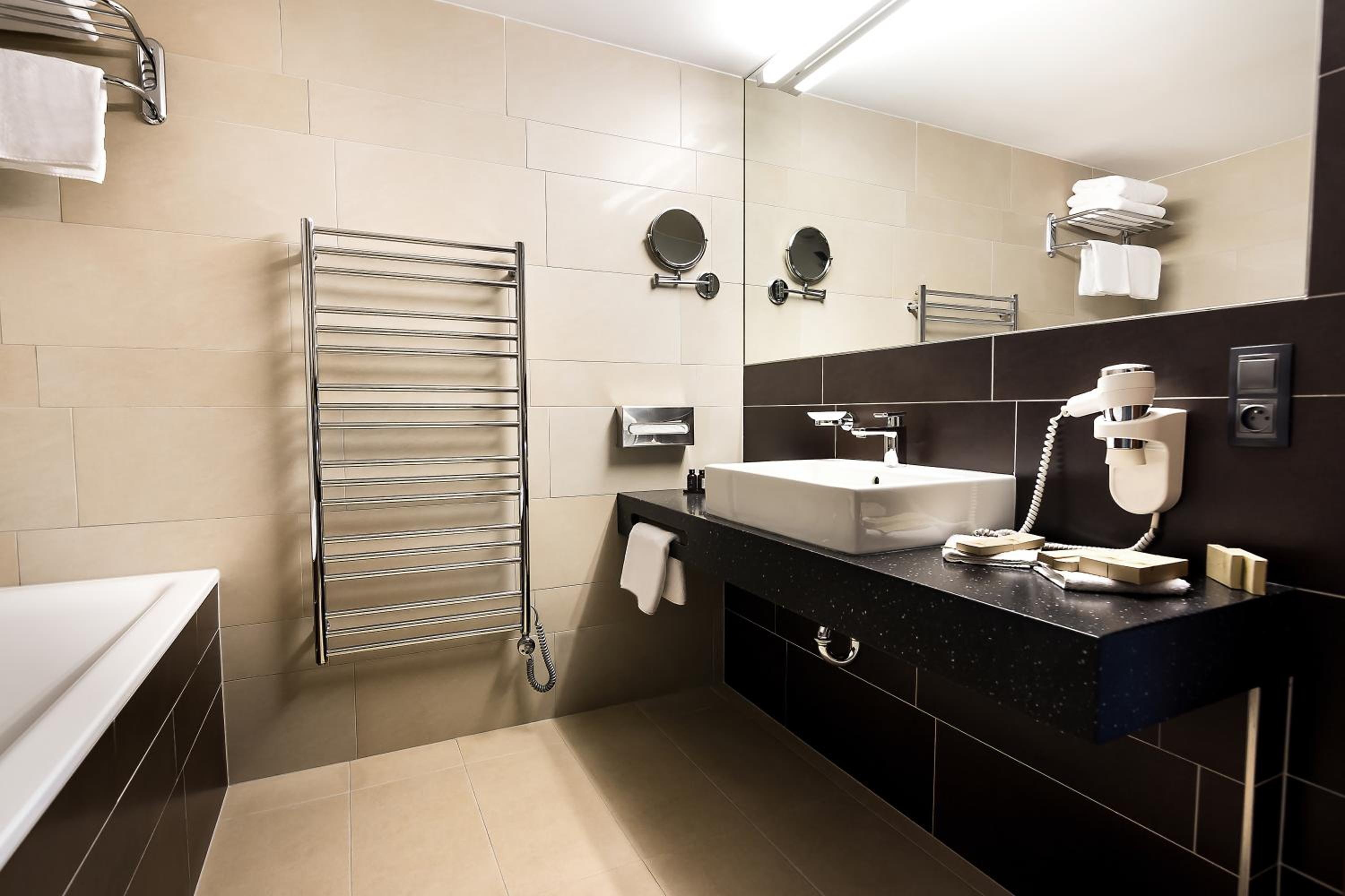 Executive Suite with King bed photo 3
