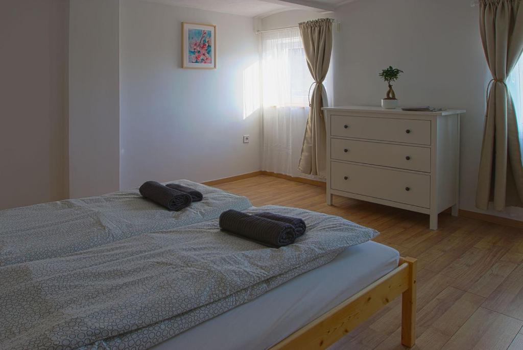 Three-Bedroom House photo 3
