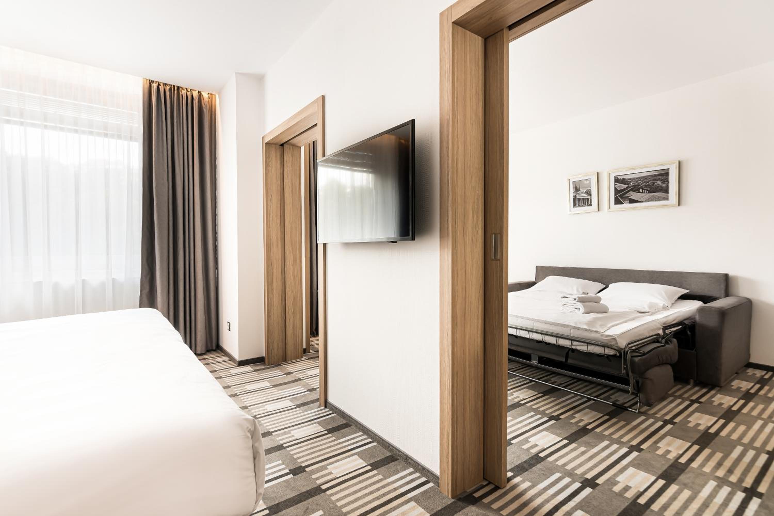 Suite with King or Twin Bed photo 3