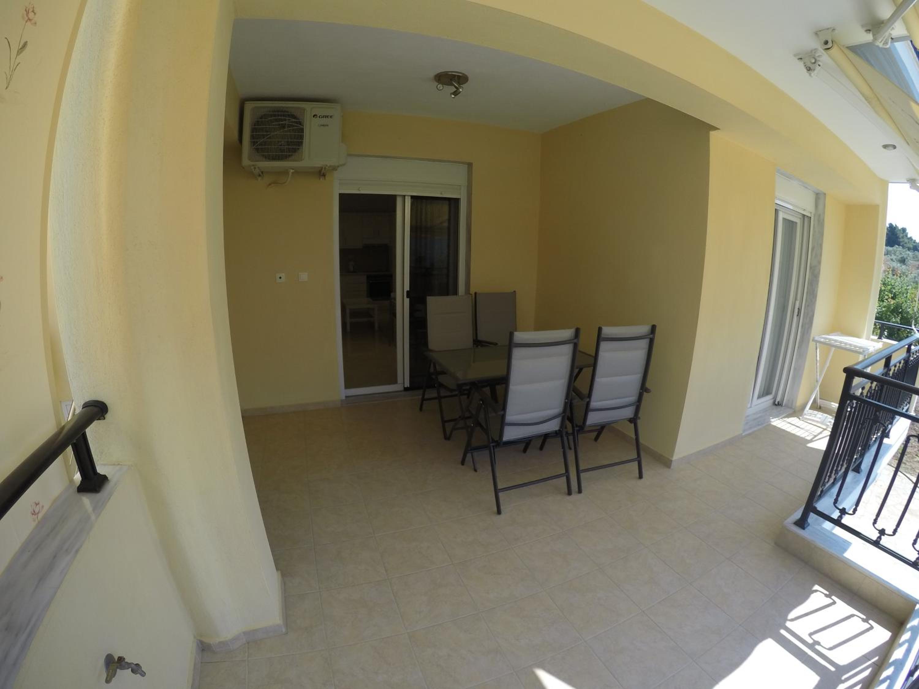 Two-Bedroom Apartment with Garden View photo 3
