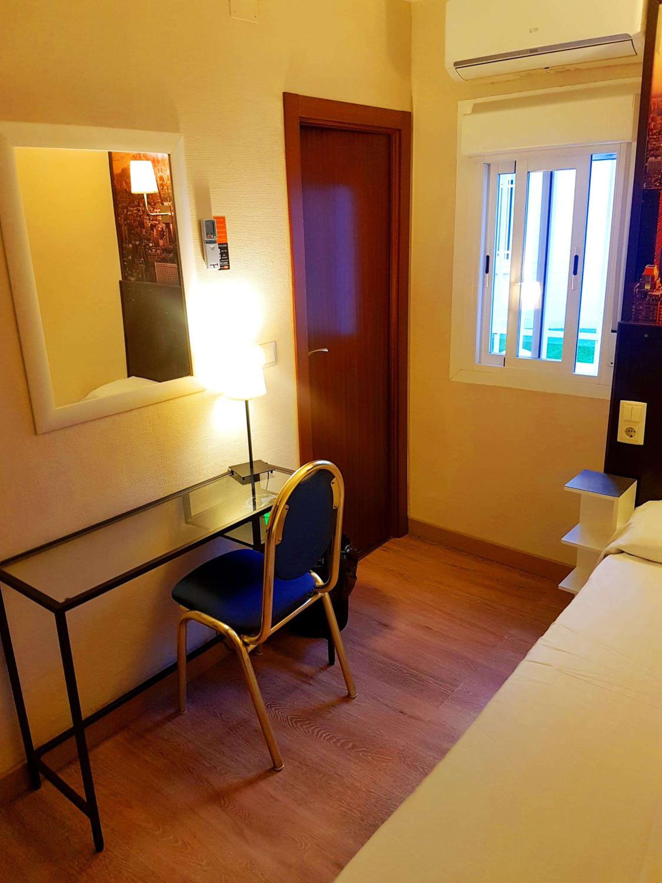 Single Room photo 3