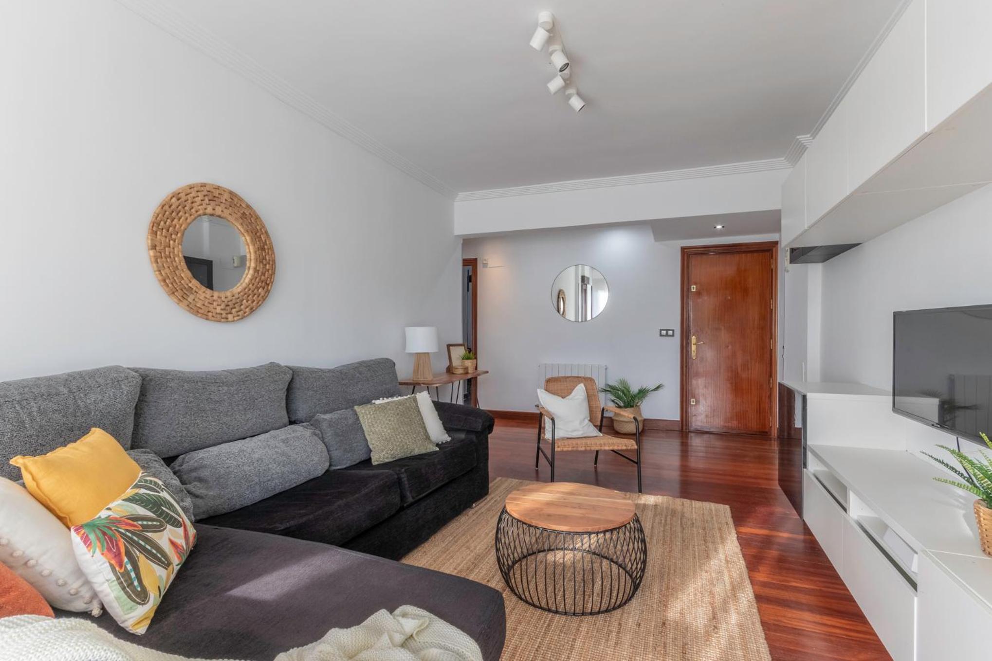 Three-Bedroom Apartment photo 2