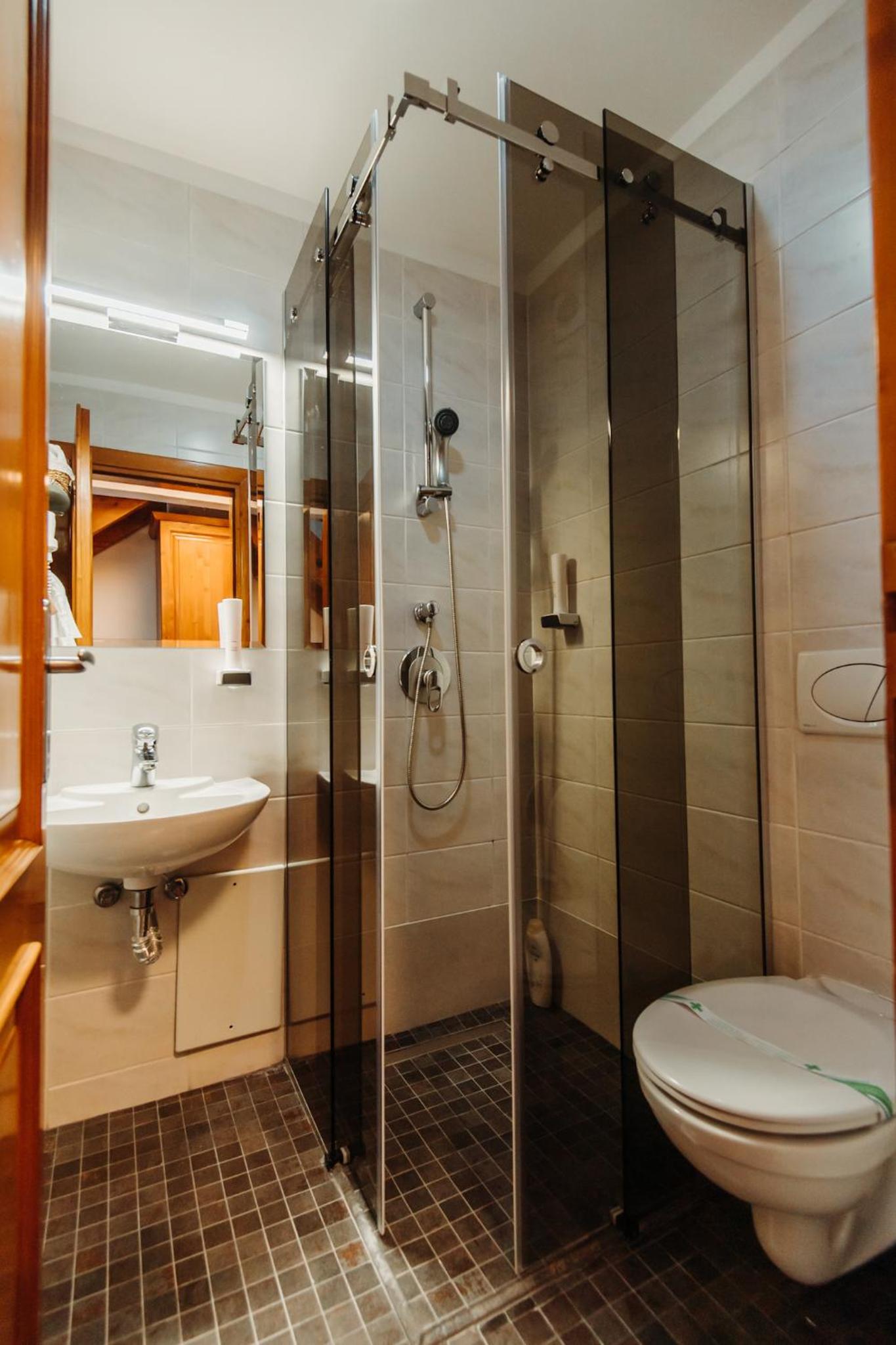 Double Room with Balcony - Photo 7
