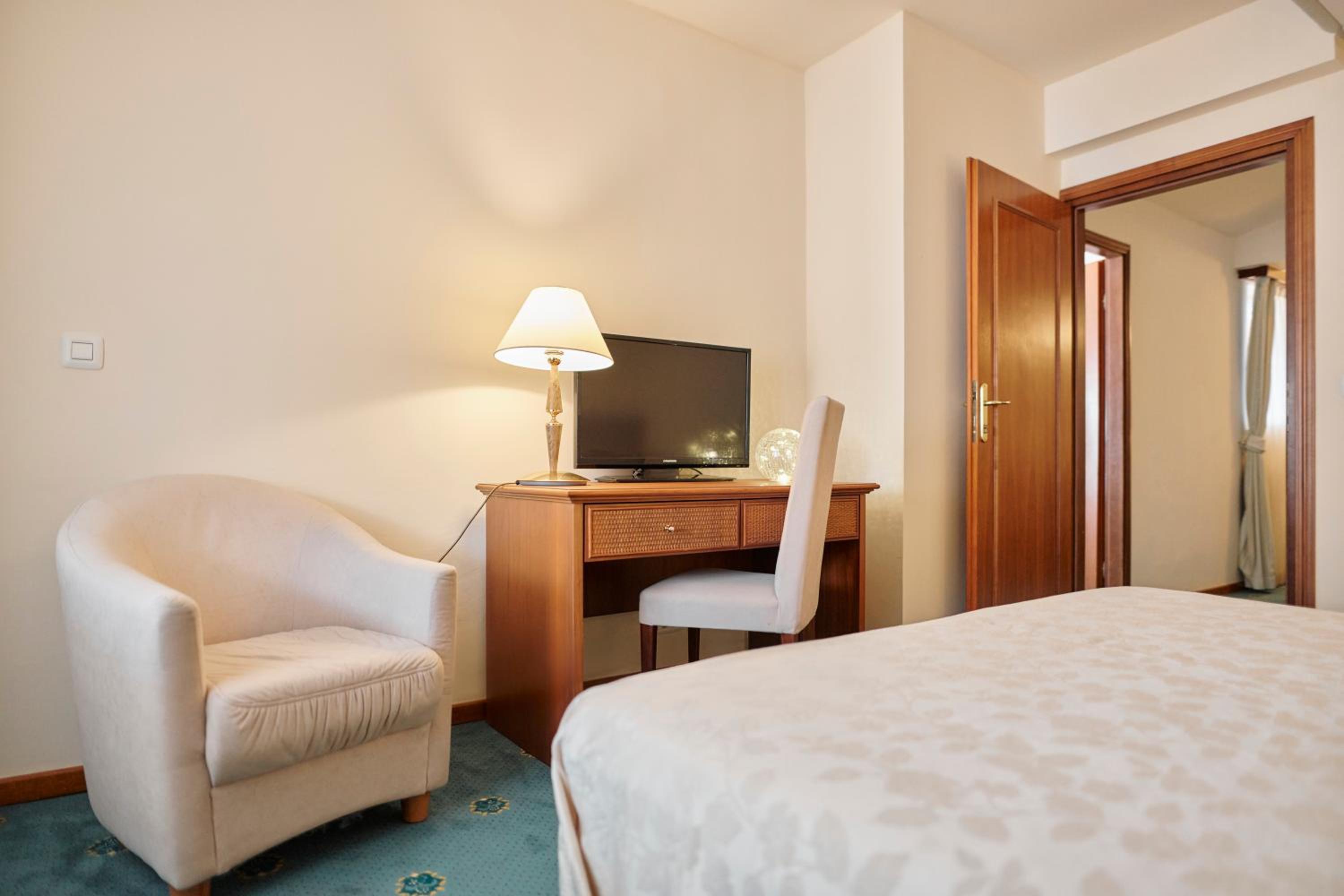 Suite with Sea View - Photo 7