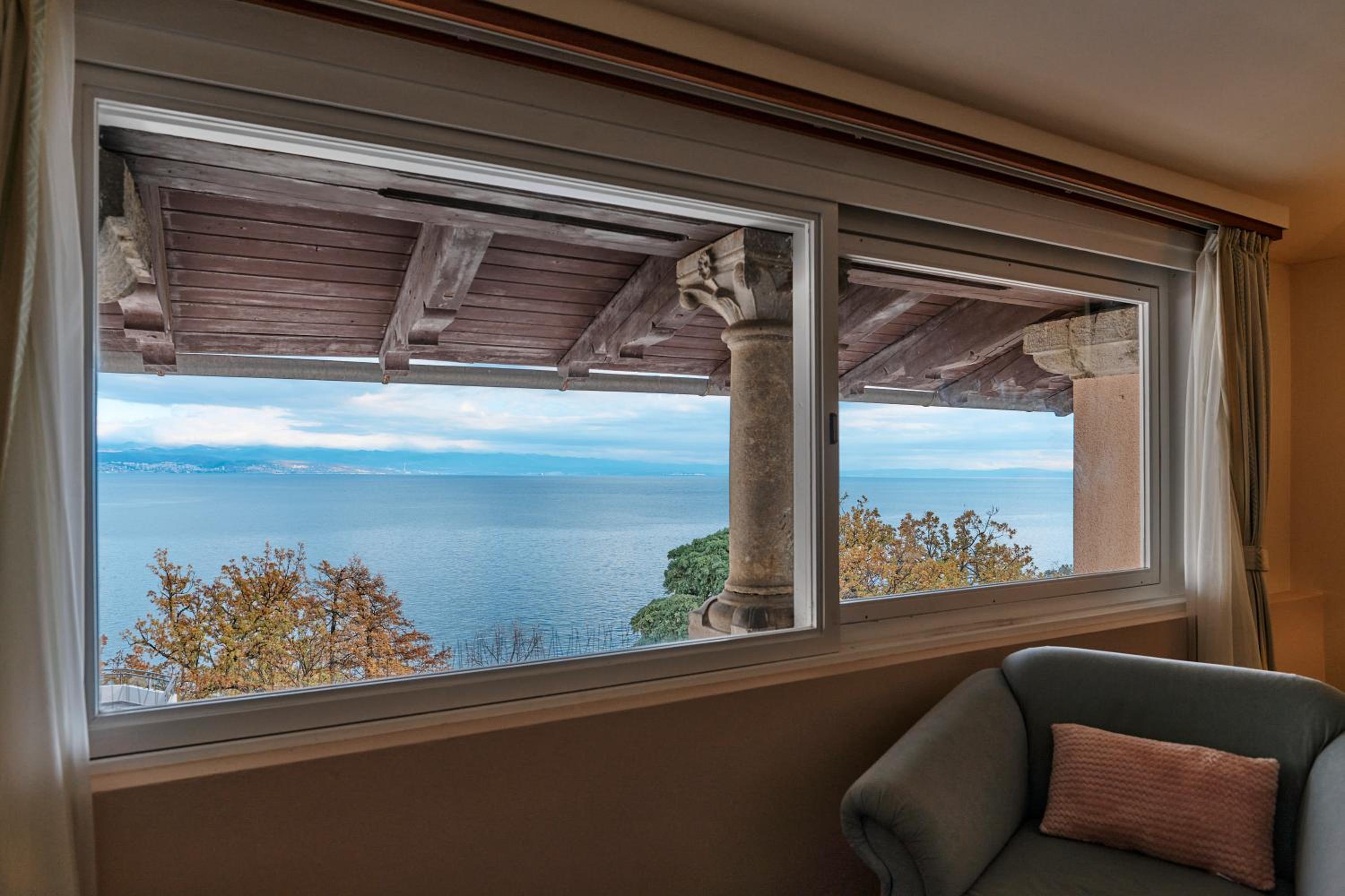 Suite with Sea View - Photo 3