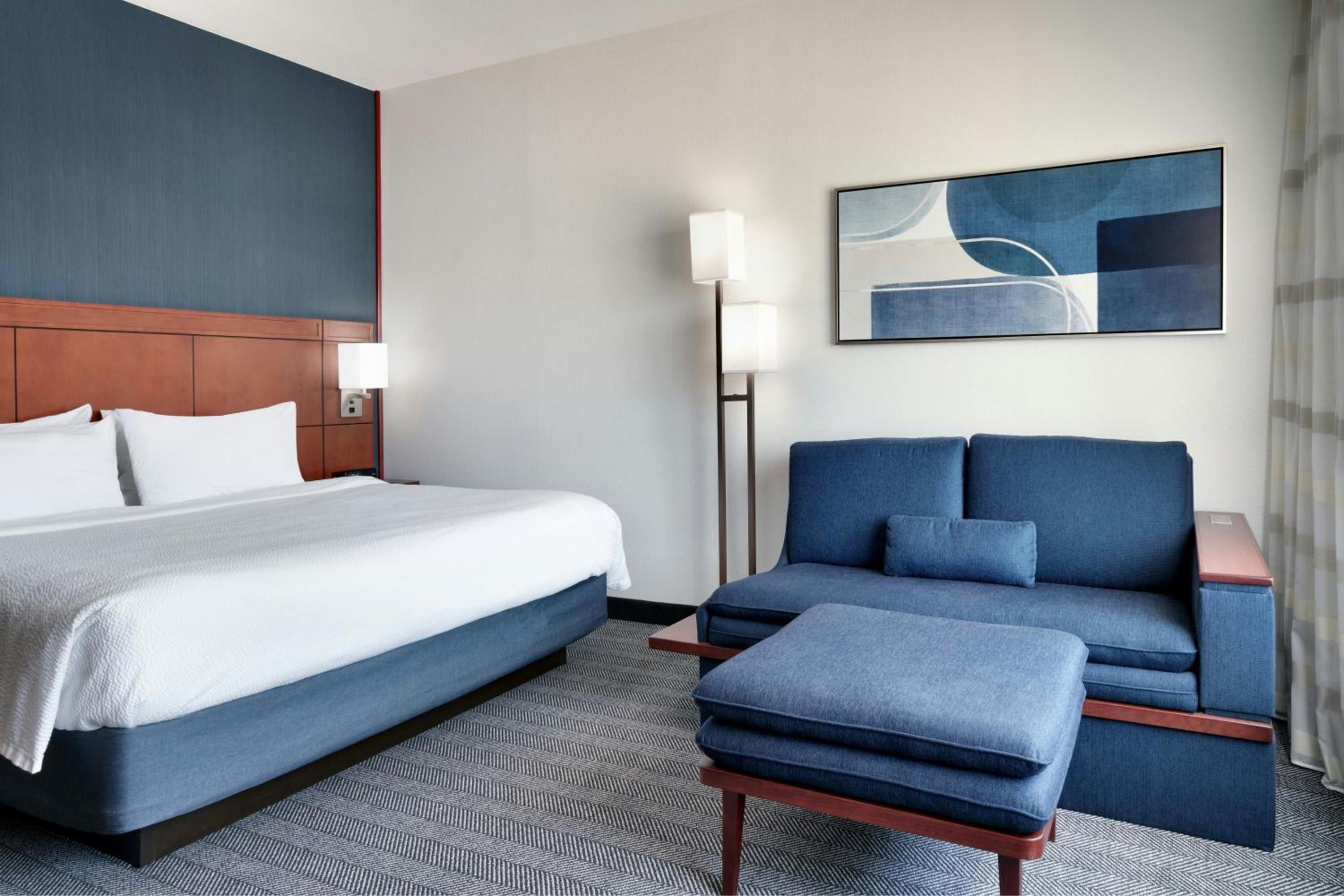 King Room with Sofa Bed - Hearing Accessible photo 2