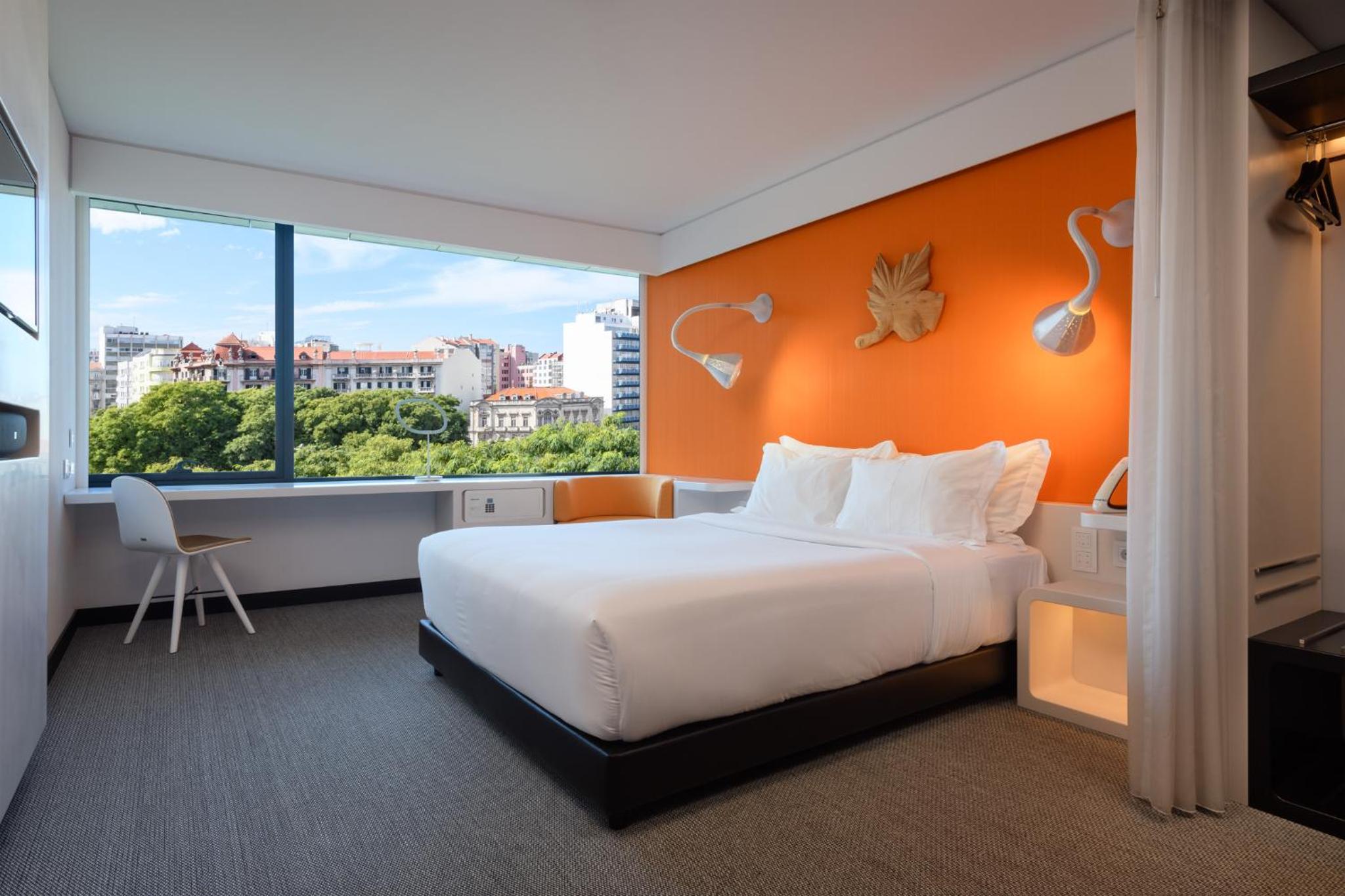 Deluxe Double or Twin Room with City View photo 3