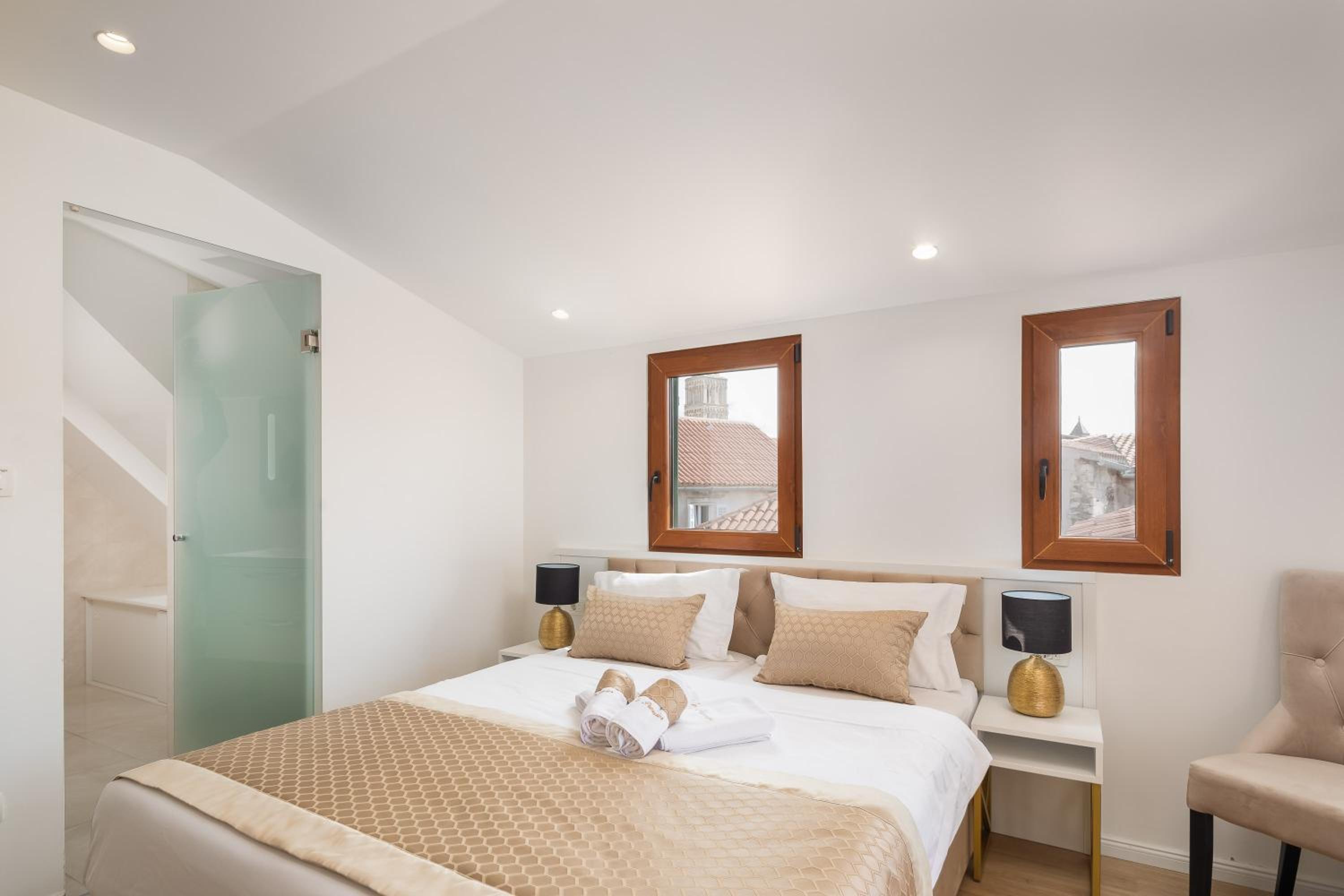 Deluxe Double Room with Balcony photo 3