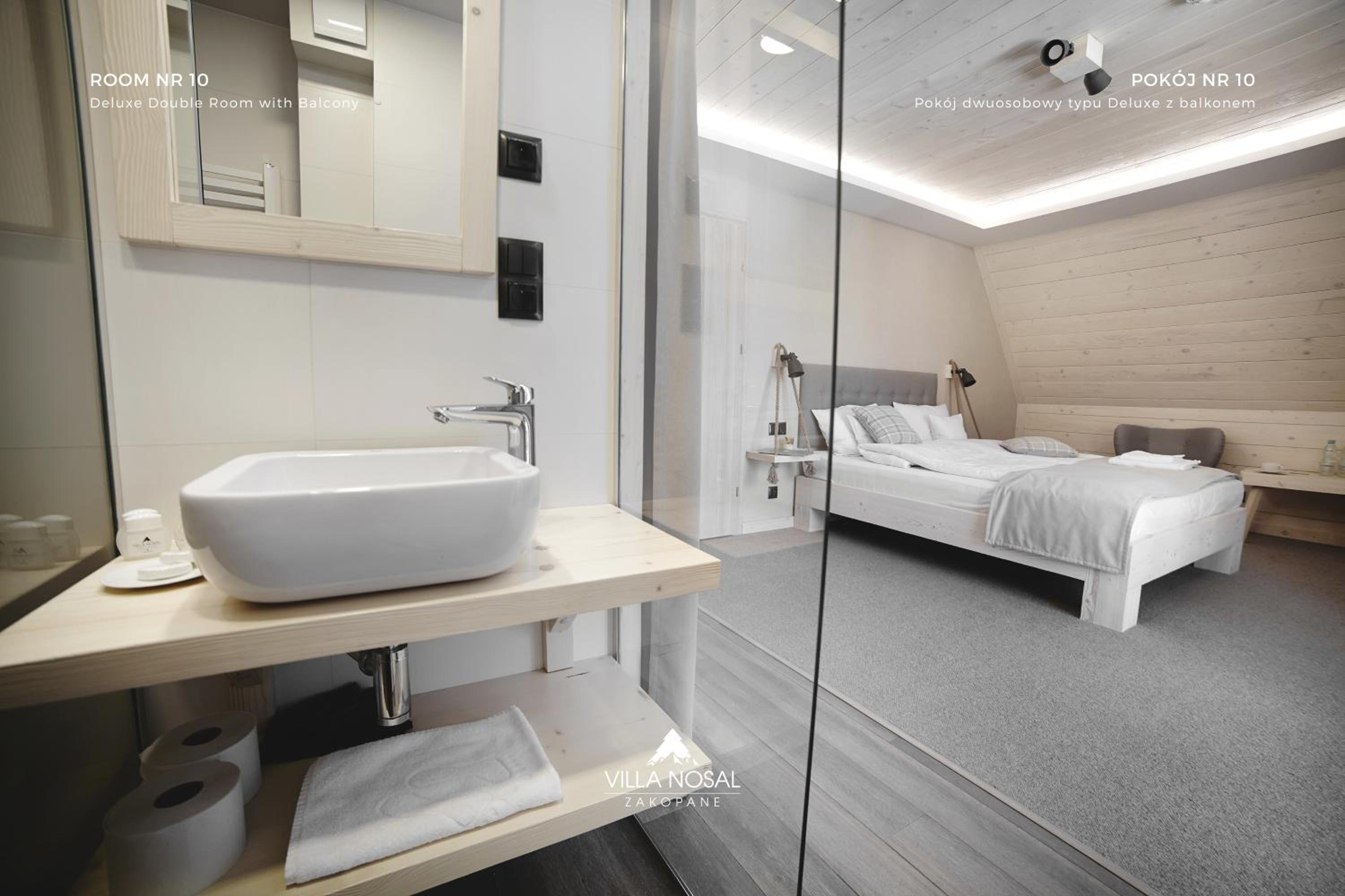 Deluxe Double Room with Balcony - Photo 8