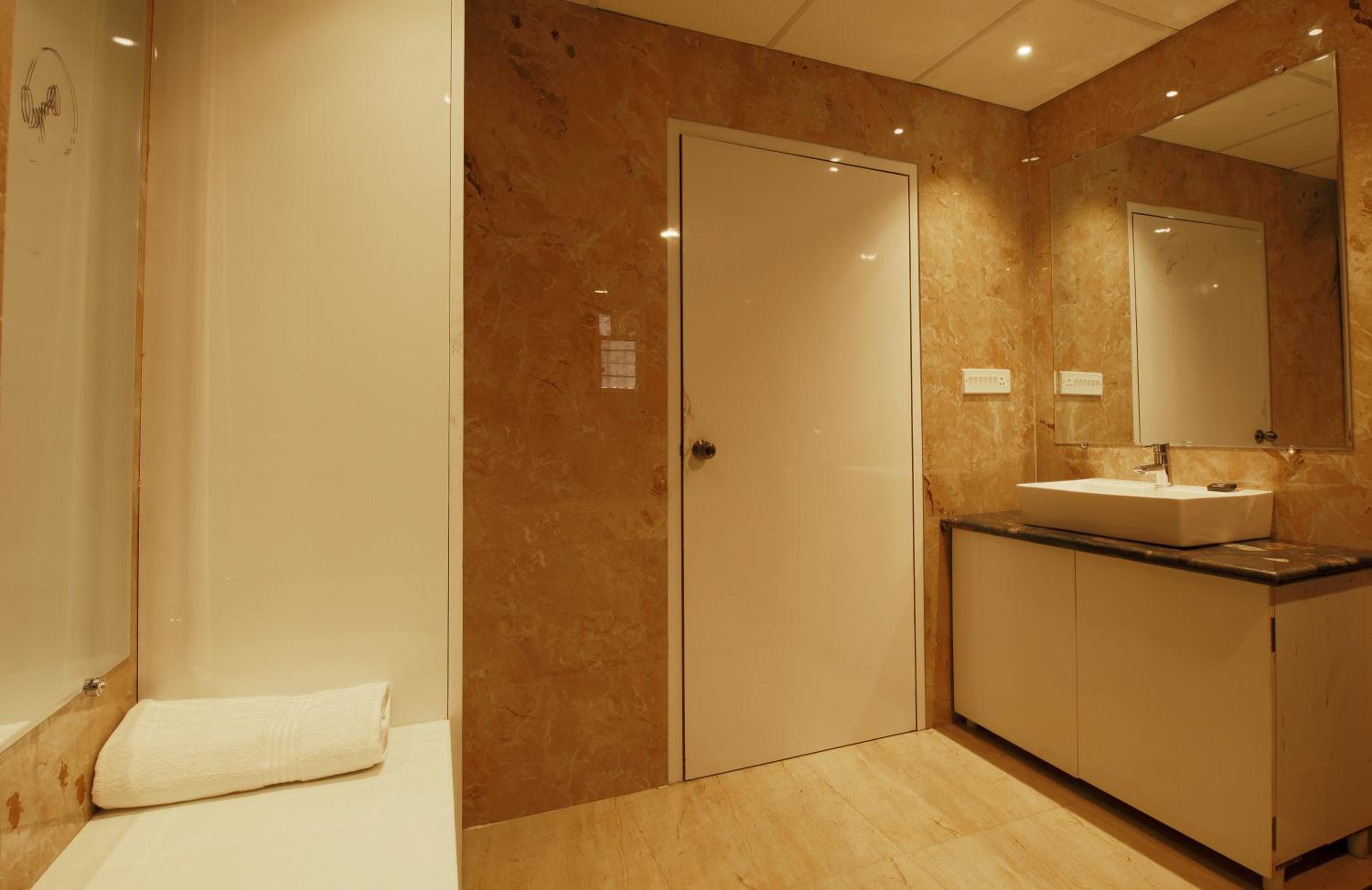 Deluxe Double Room (2 Adults + 1 Child) photo 3