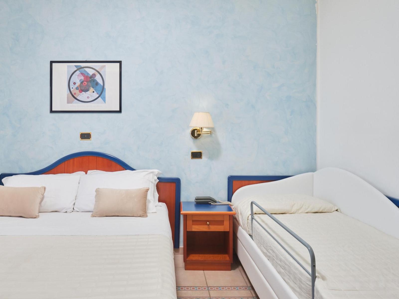 Deluxe Quadruple Room with Lateral Sea View