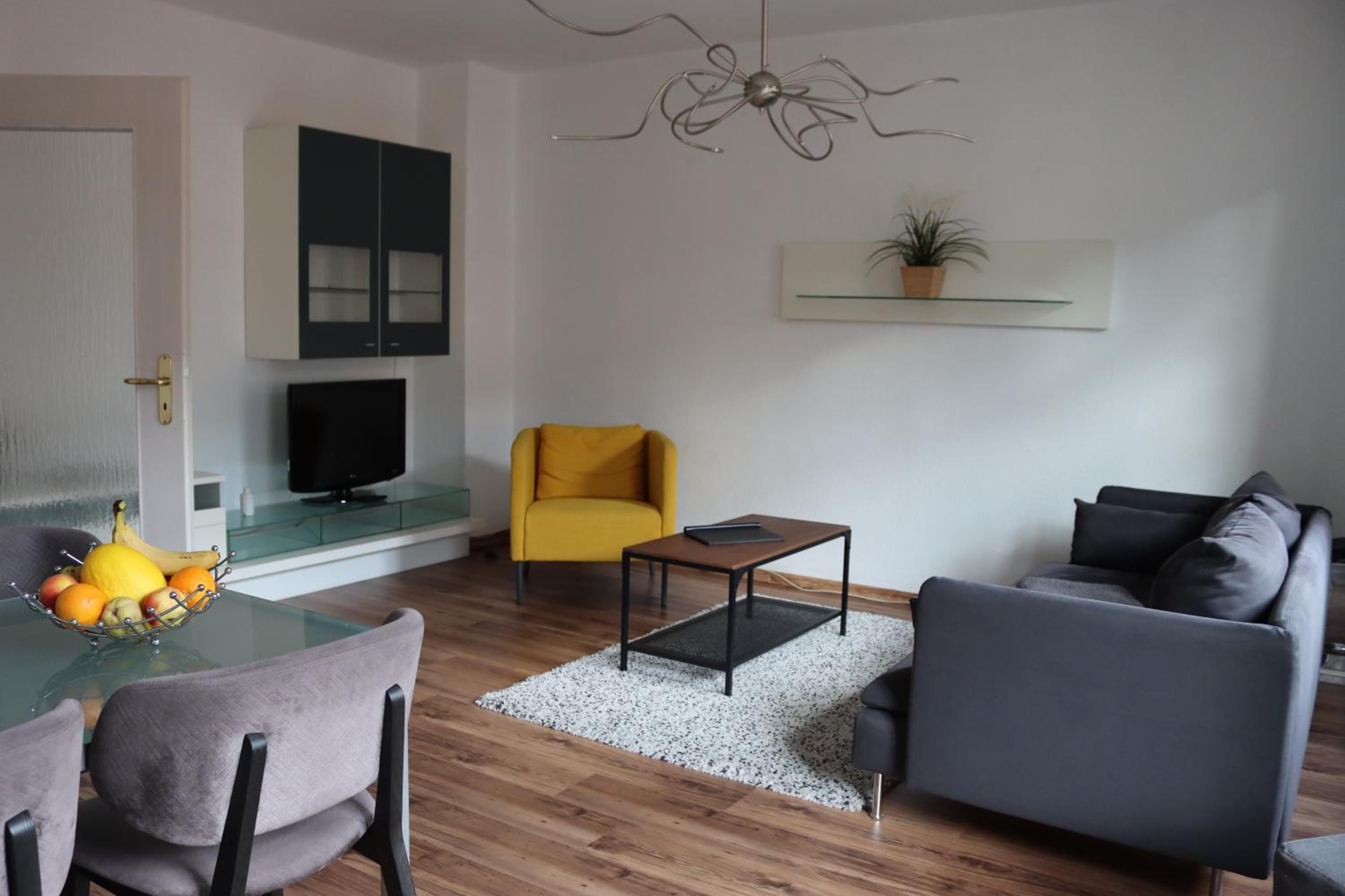 One-Bedroom Apartment photo 1