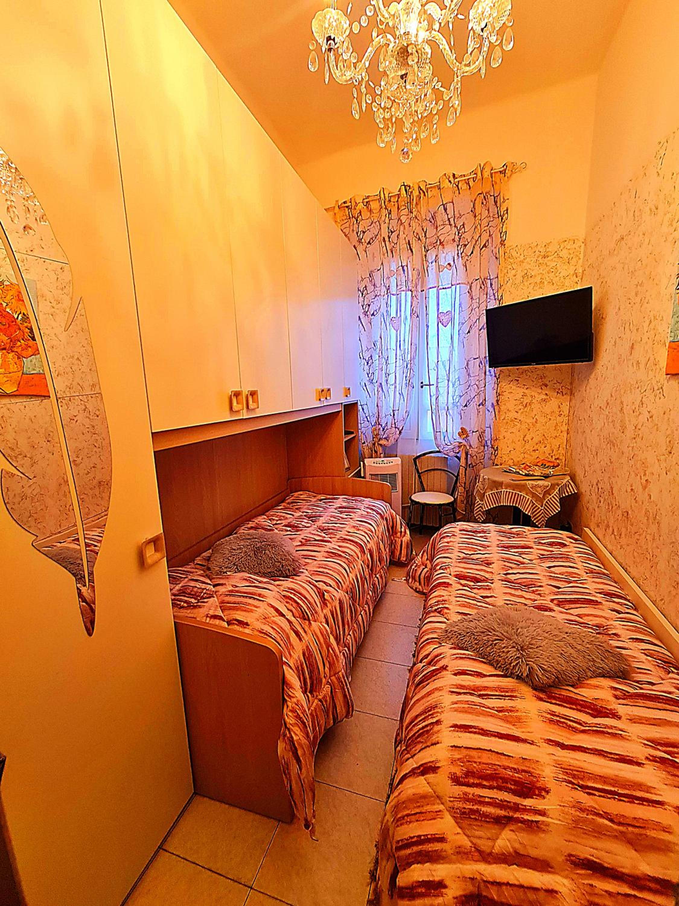 Budget Twin Room photo 3