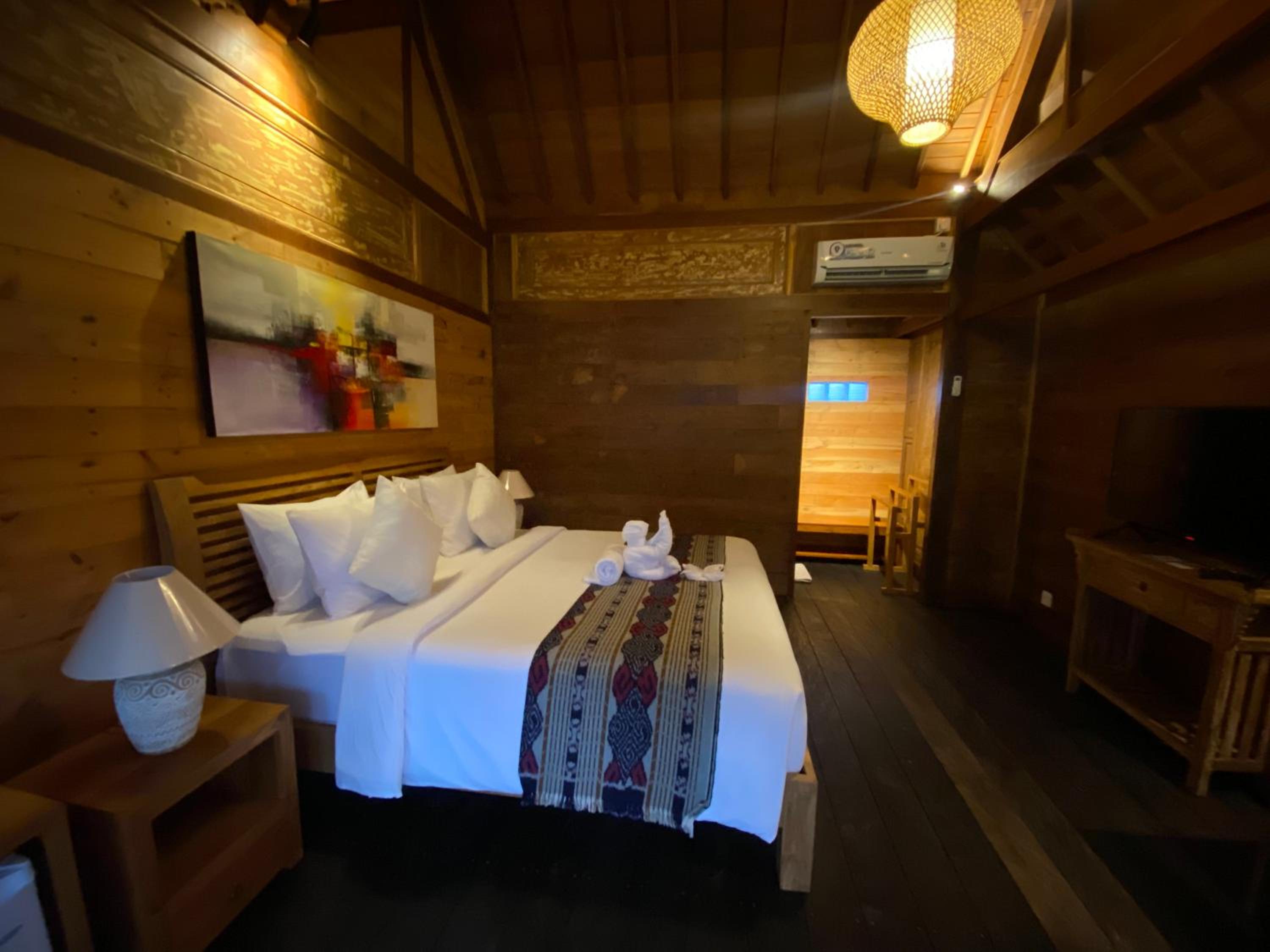 Double Room with Pool View - Photo 17