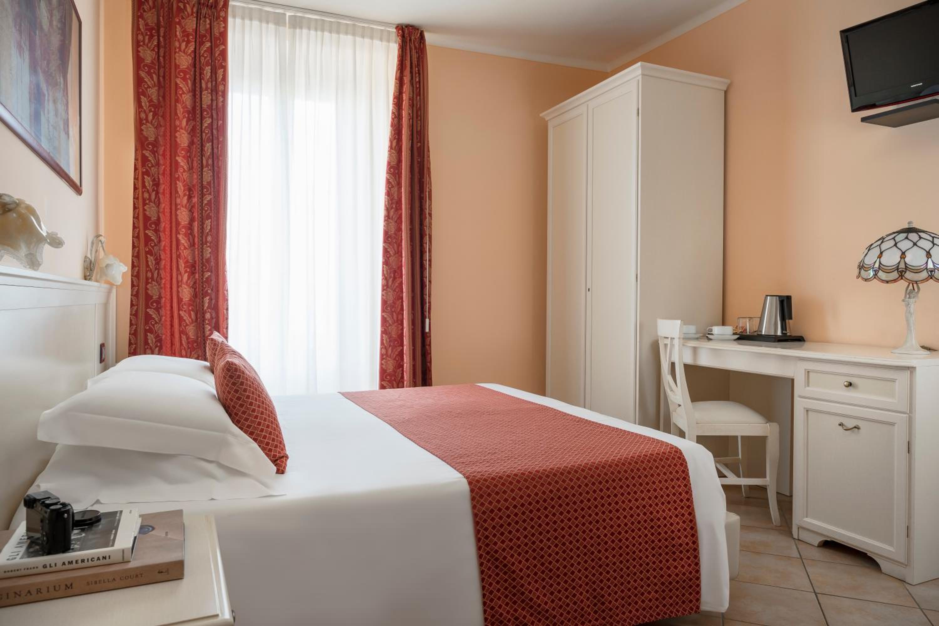 Double or Twin Room with City View photo 1