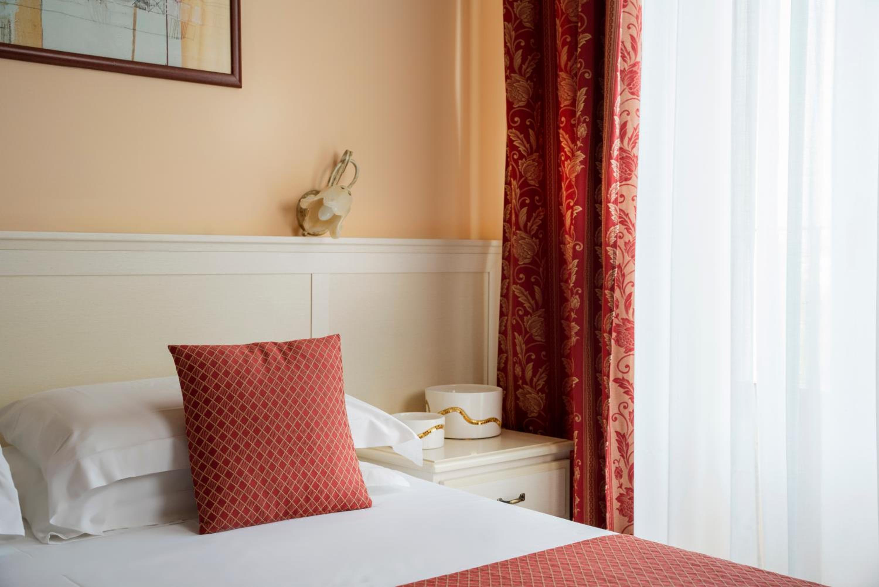 Double or Twin Room with City View photo 3